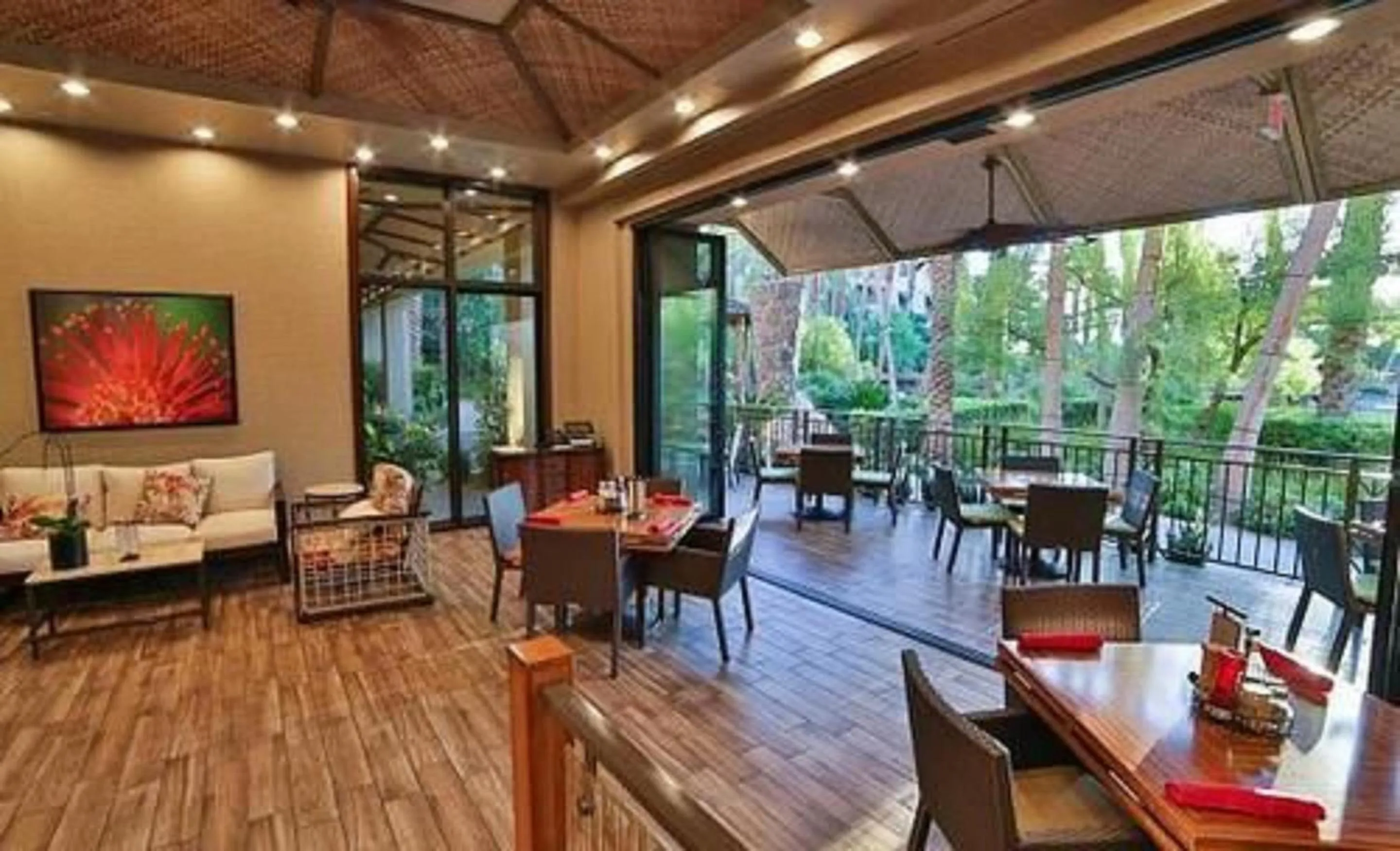 Lounge or bar in Tahiti Village Resort & Spa