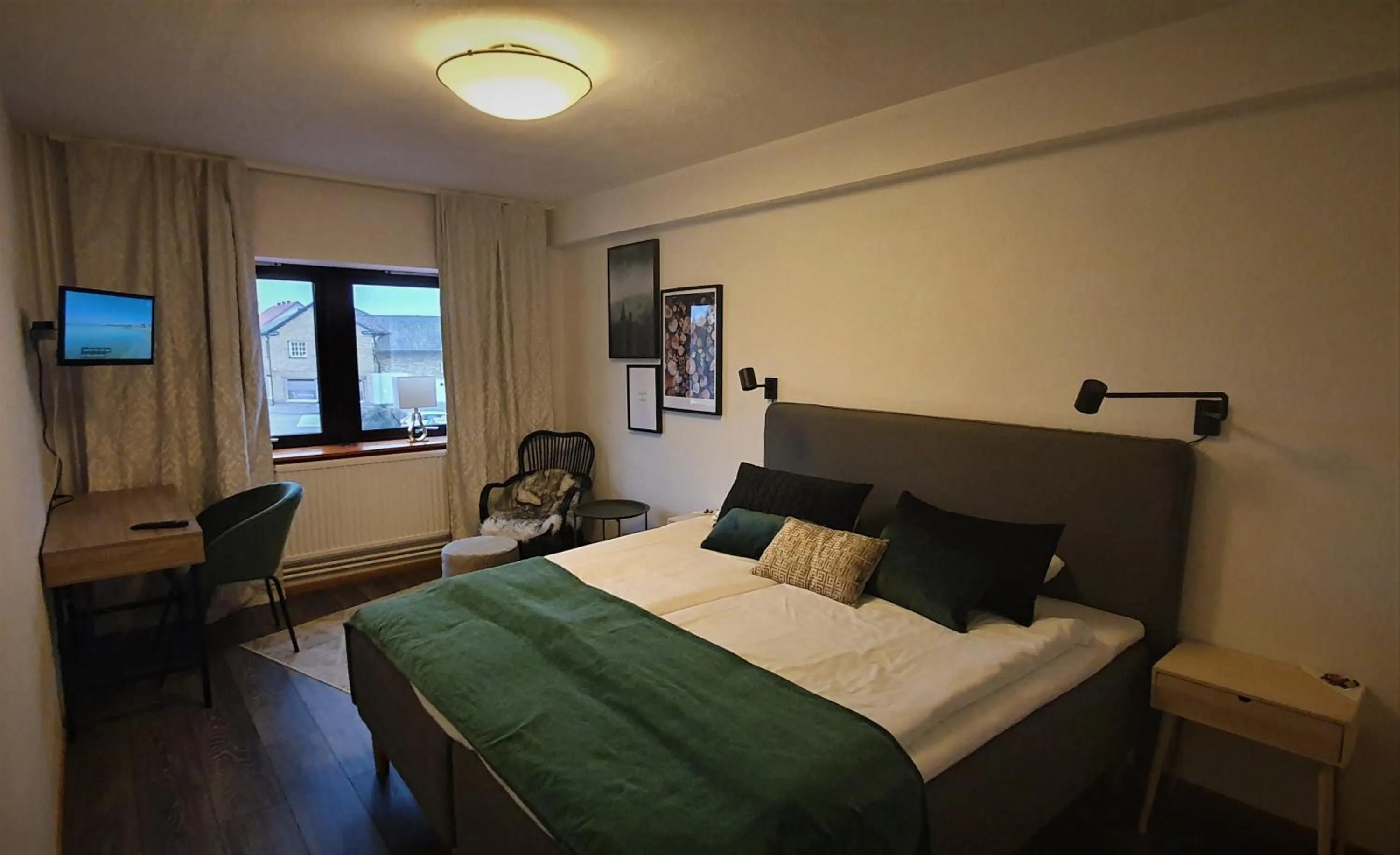 Photo of the whole room in Hotell Amigo