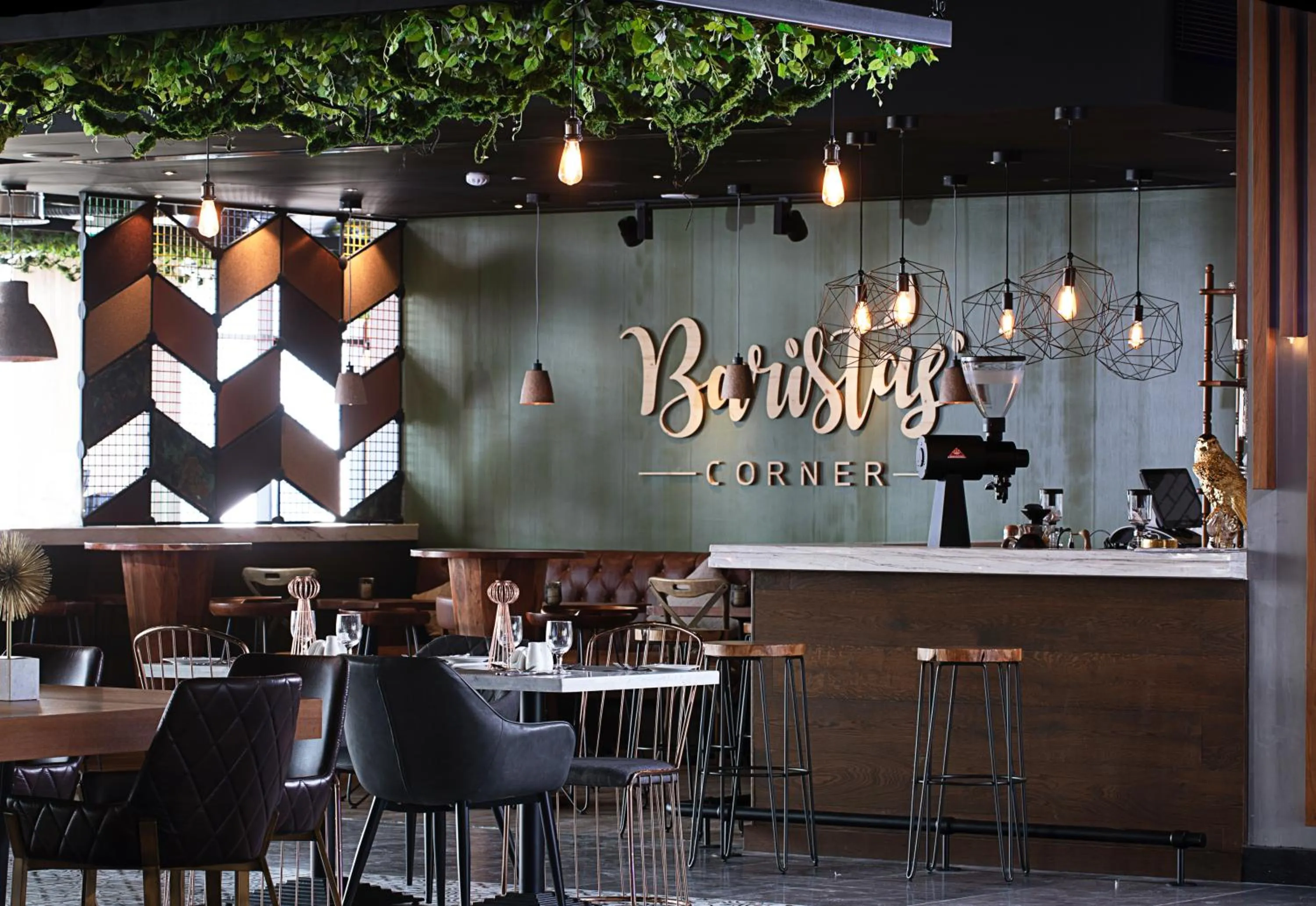 Restaurant/places to eat in C Central Hotel and Resort The Palm