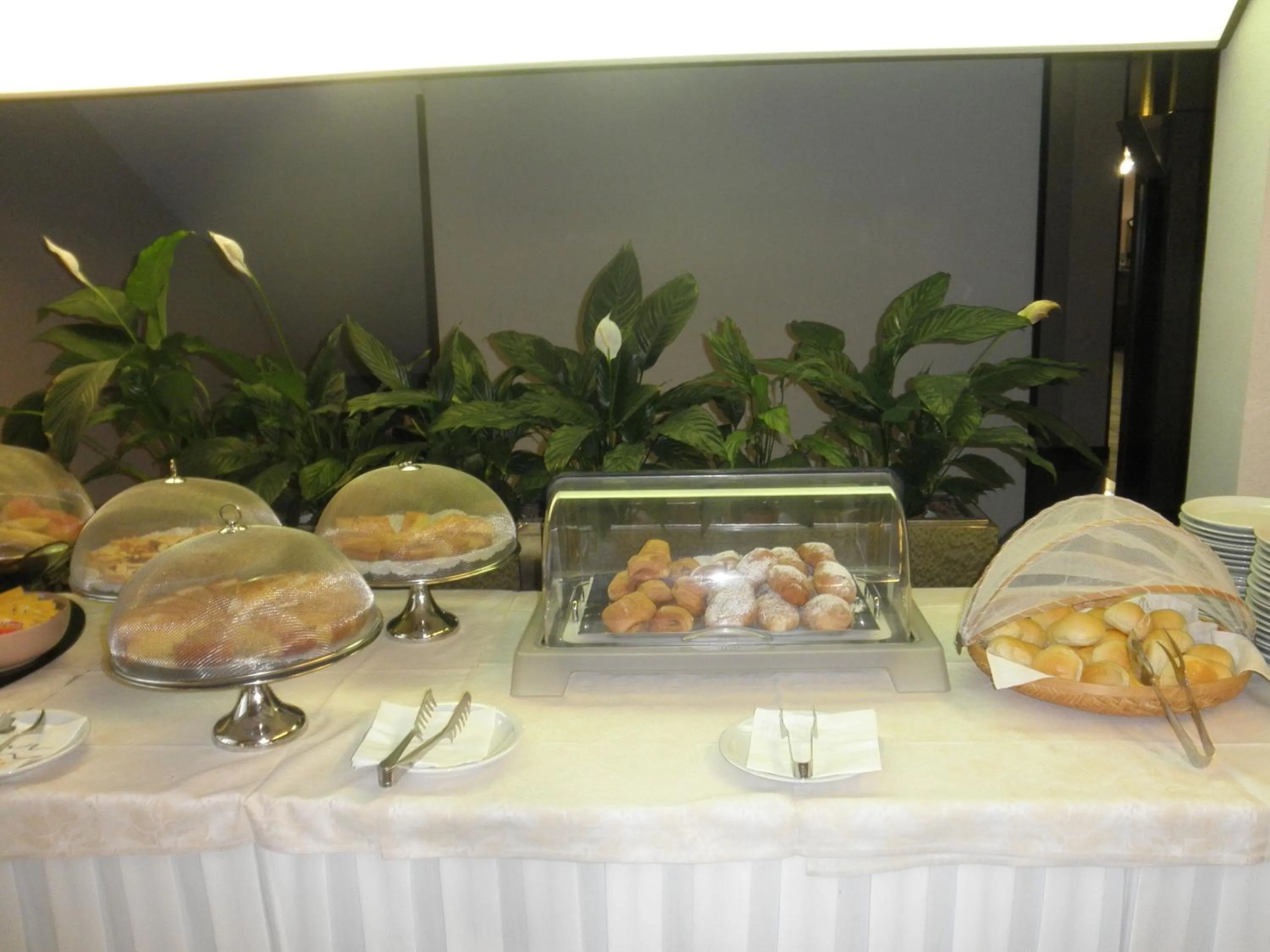 Restaurant/places to eat in Park Hotel