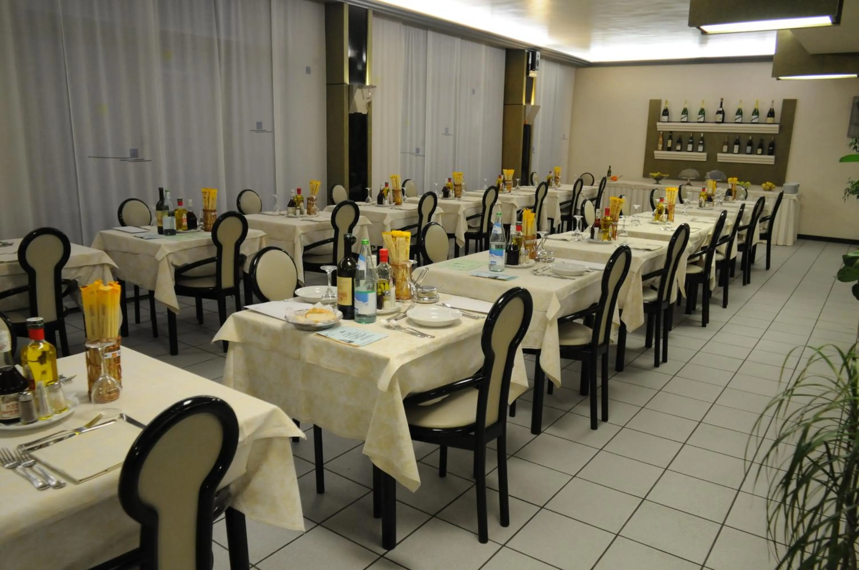 Restaurant/places to eat in Park Hotel