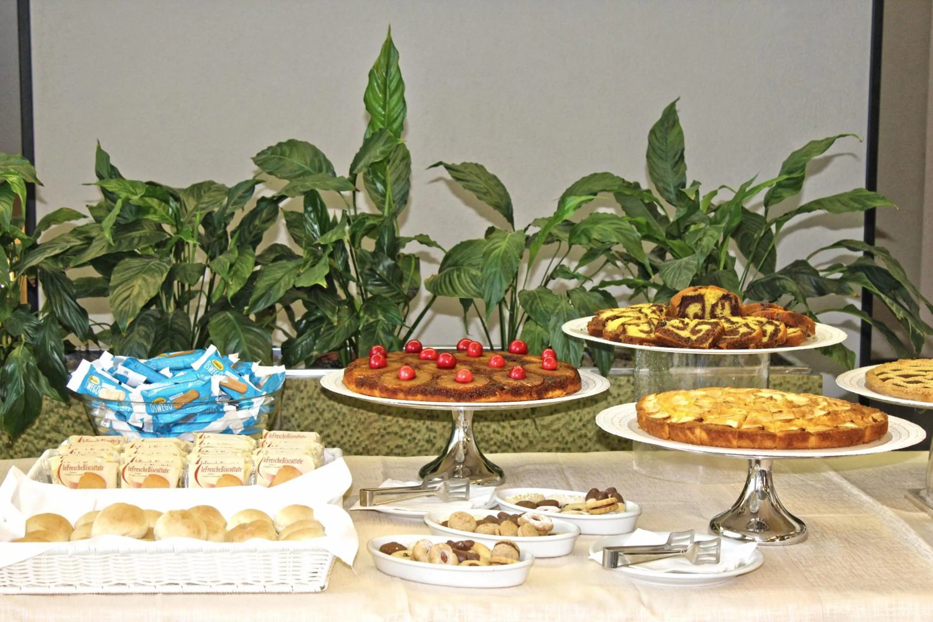 Restaurant/places to eat in Park Hotel