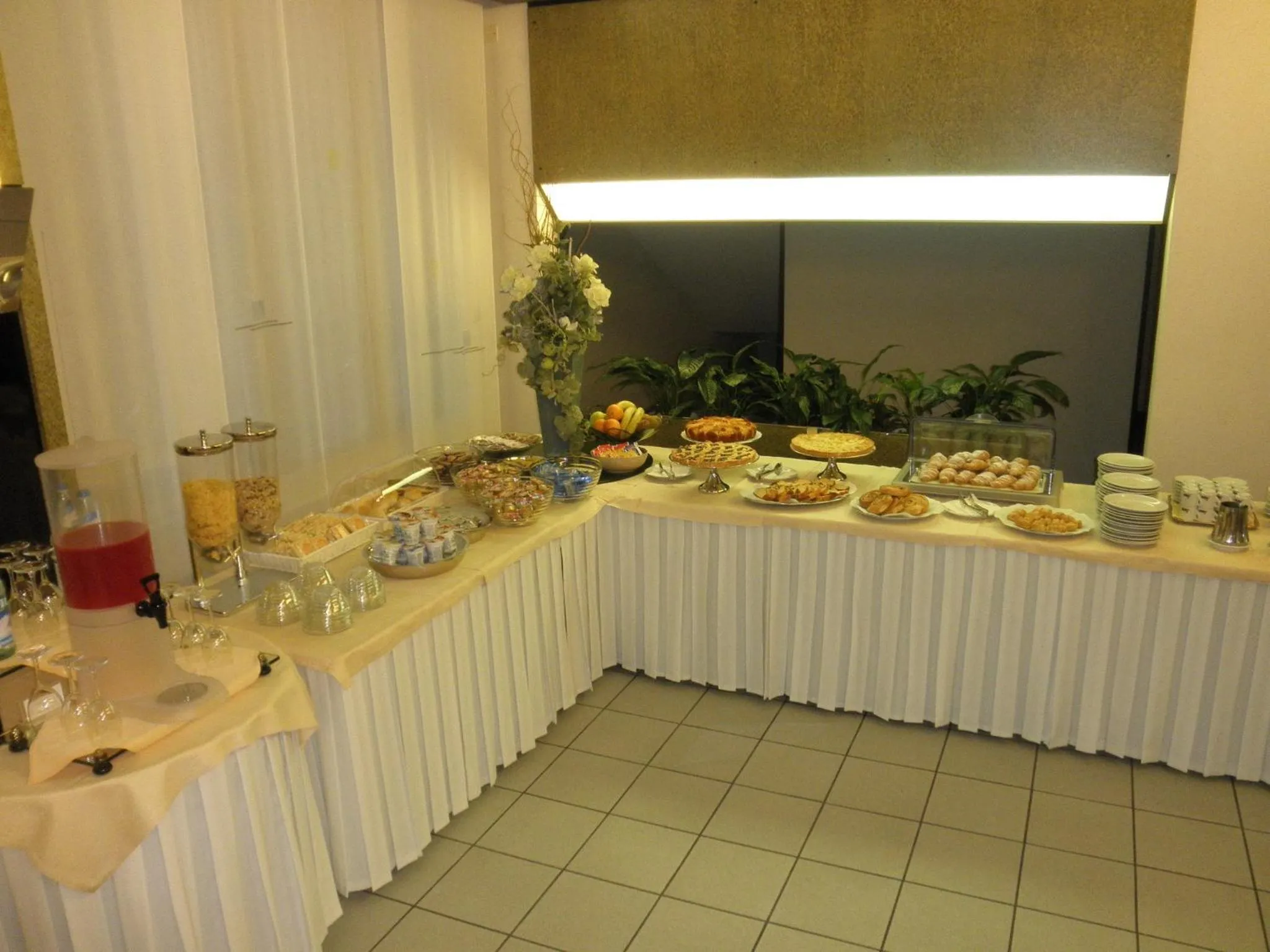 Restaurant/places to eat in Park Hotel