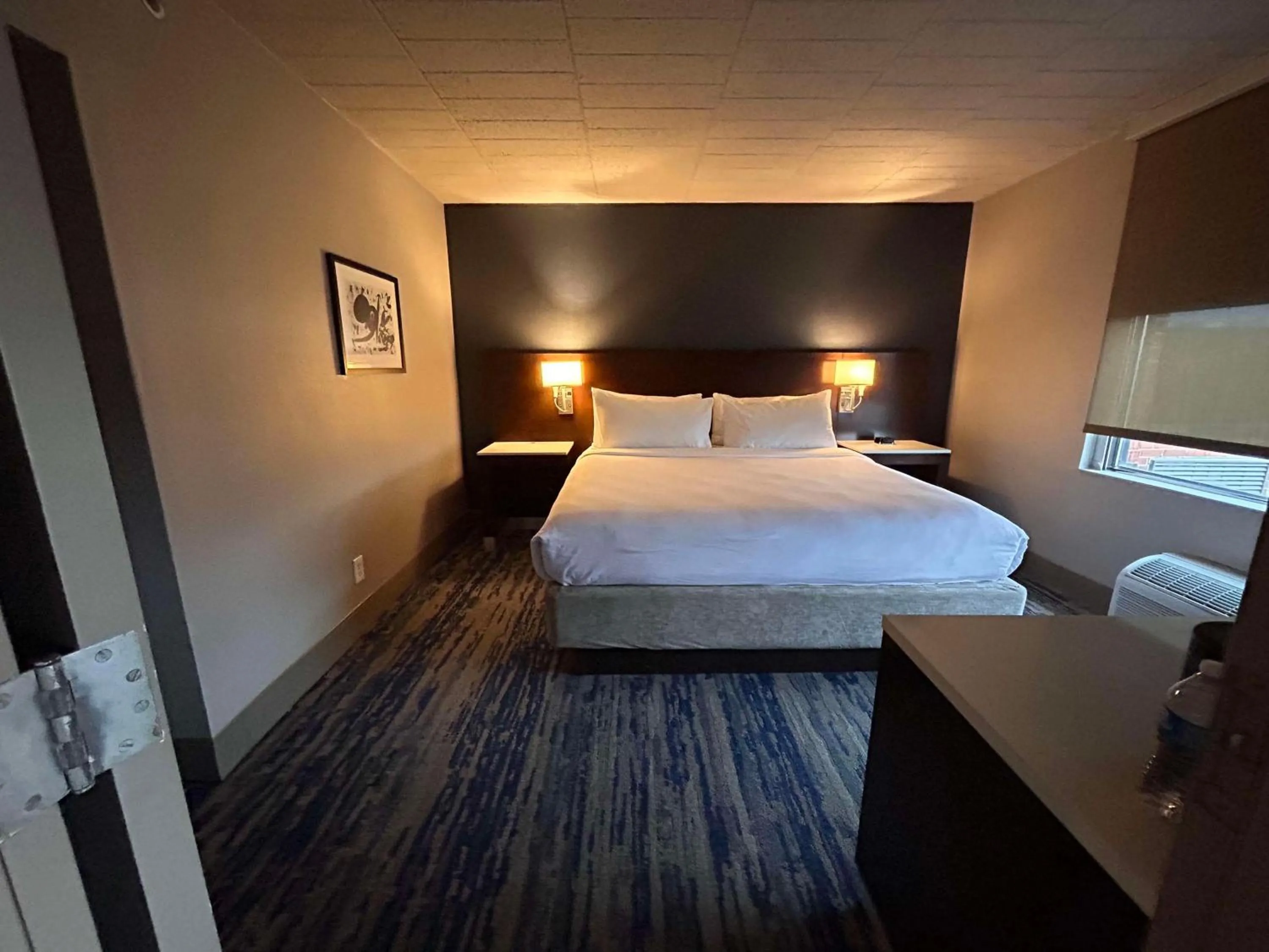 Bedroom, Bed in Skyline Hotel Detroit Airport, SureStay Collection by Best Western
