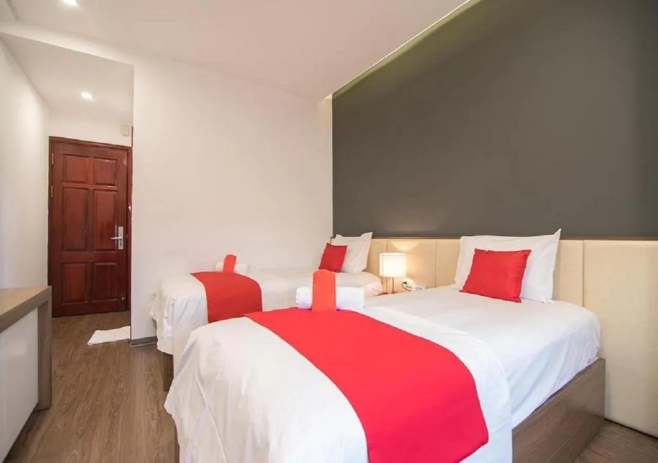 Superior Twin Room in QUEEN'S Hotel