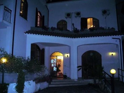 Facade/entrance in Residence Gnura Momma