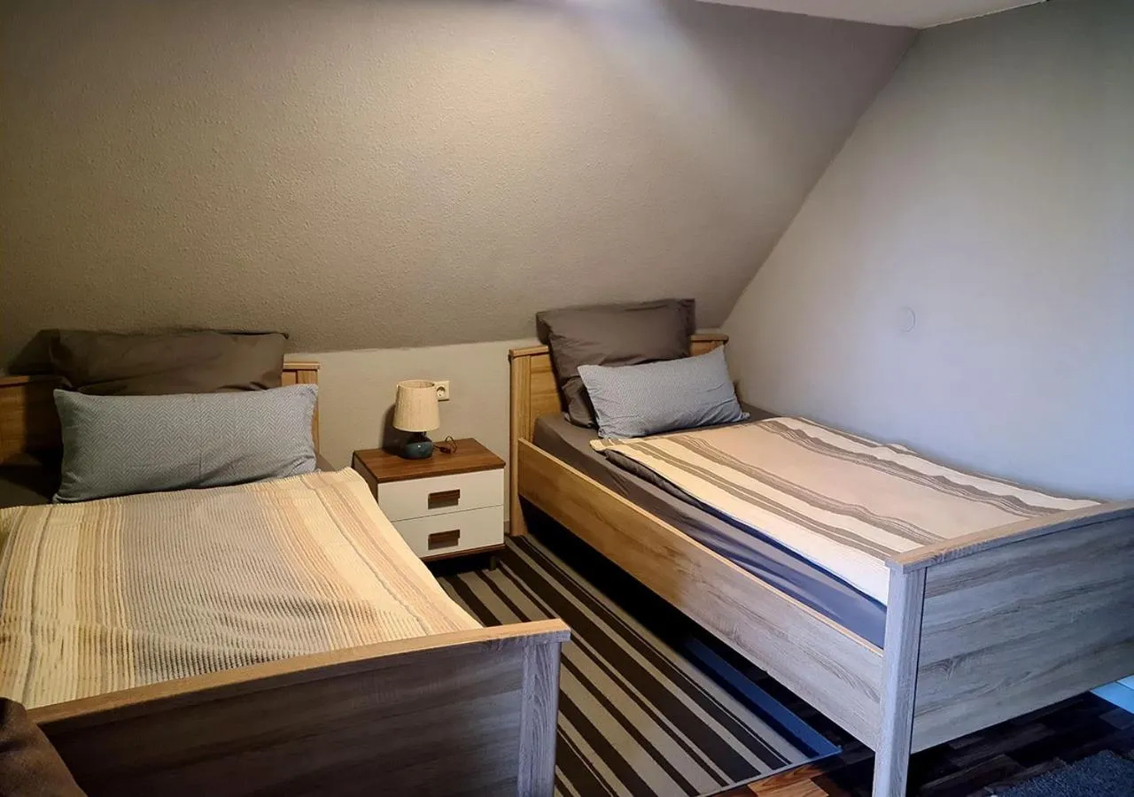 Bedroom, Bed in Hotel Geismarburg