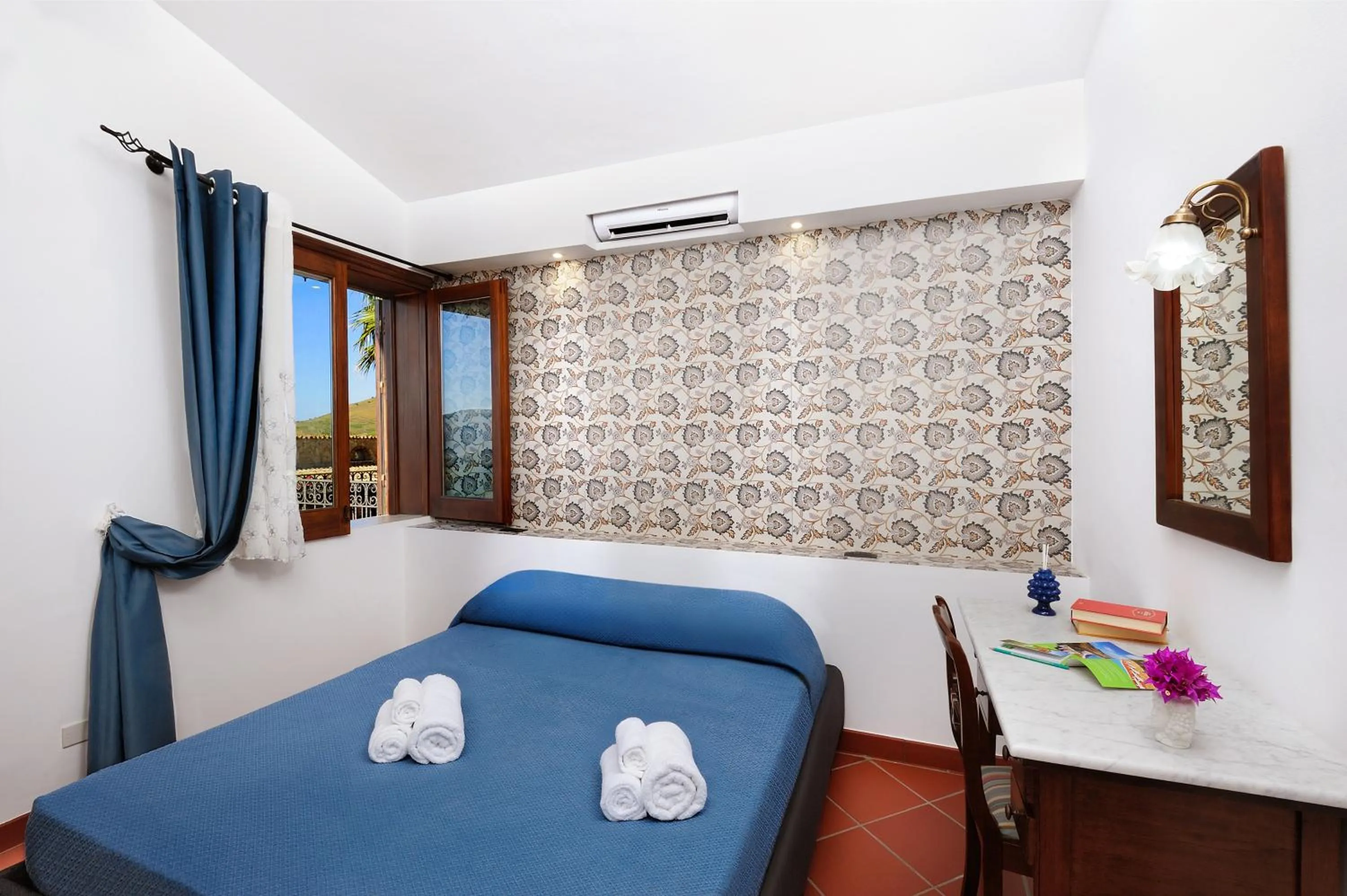 Photo of the whole room, Bed in Villa Dafne