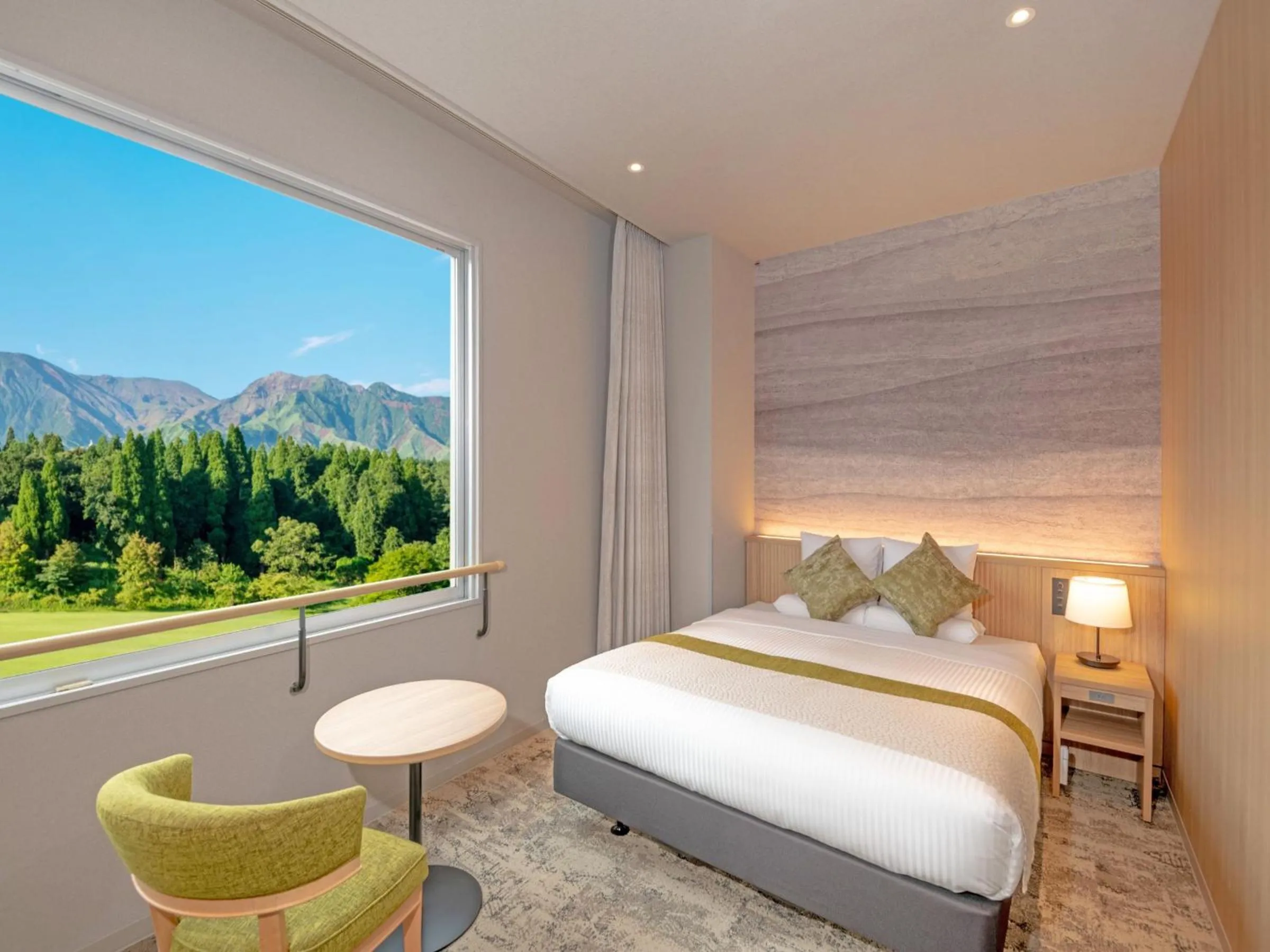 Photo of the whole room, Bed in KAMENOI HOTEL Aso