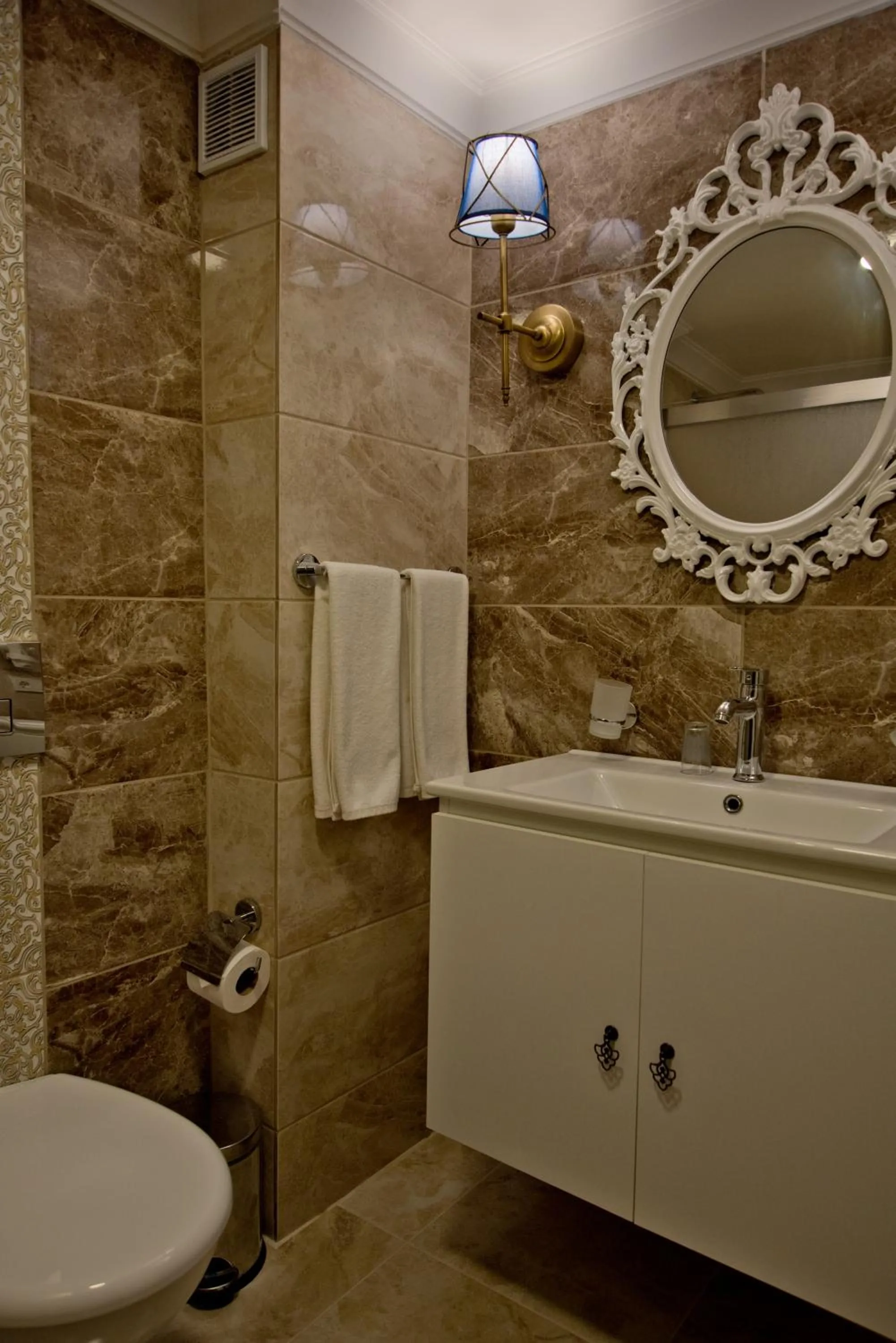 Shower in Hotel Mevlana Bazaar