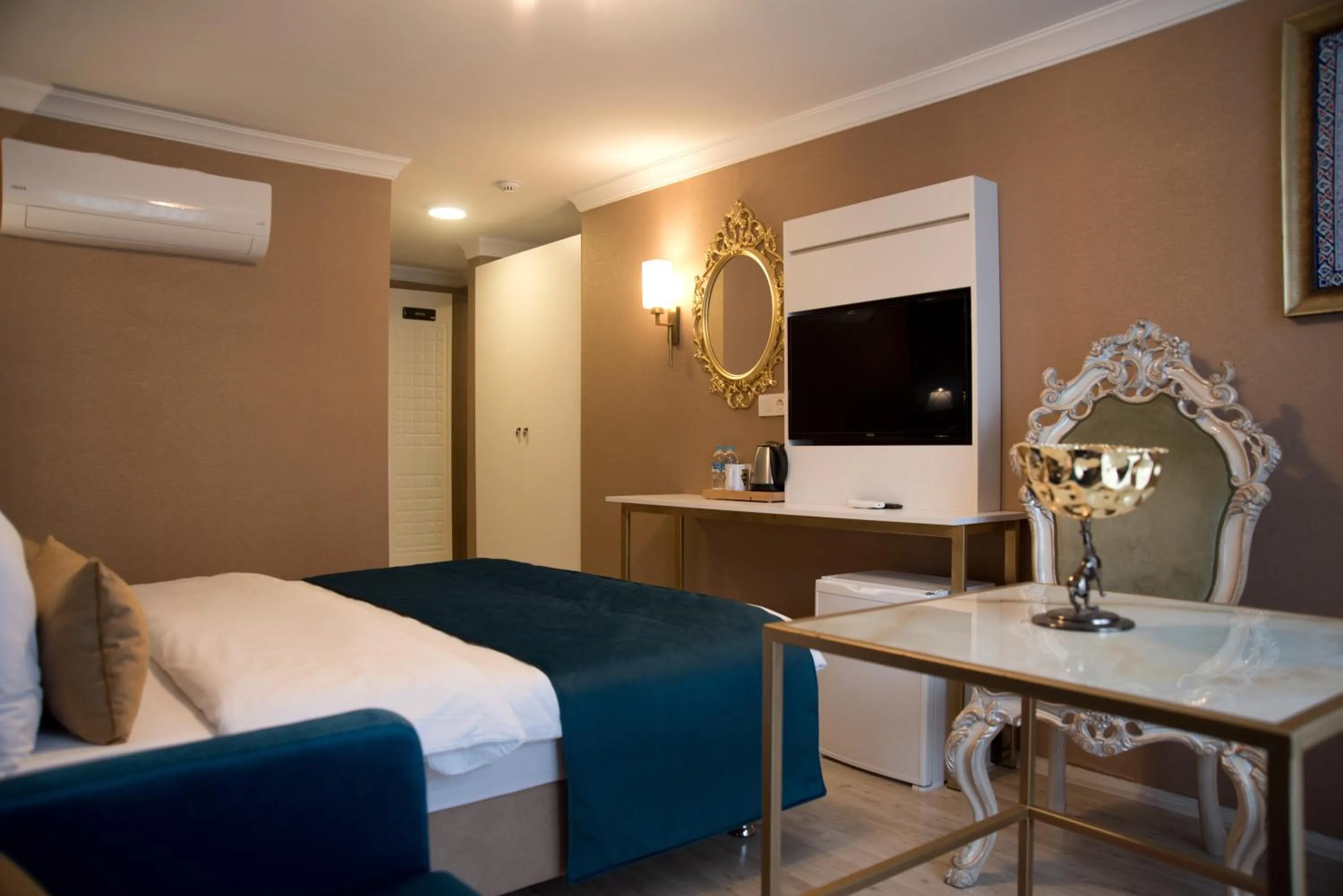 Photo of the whole room in Hotel Mevlana Bazaar