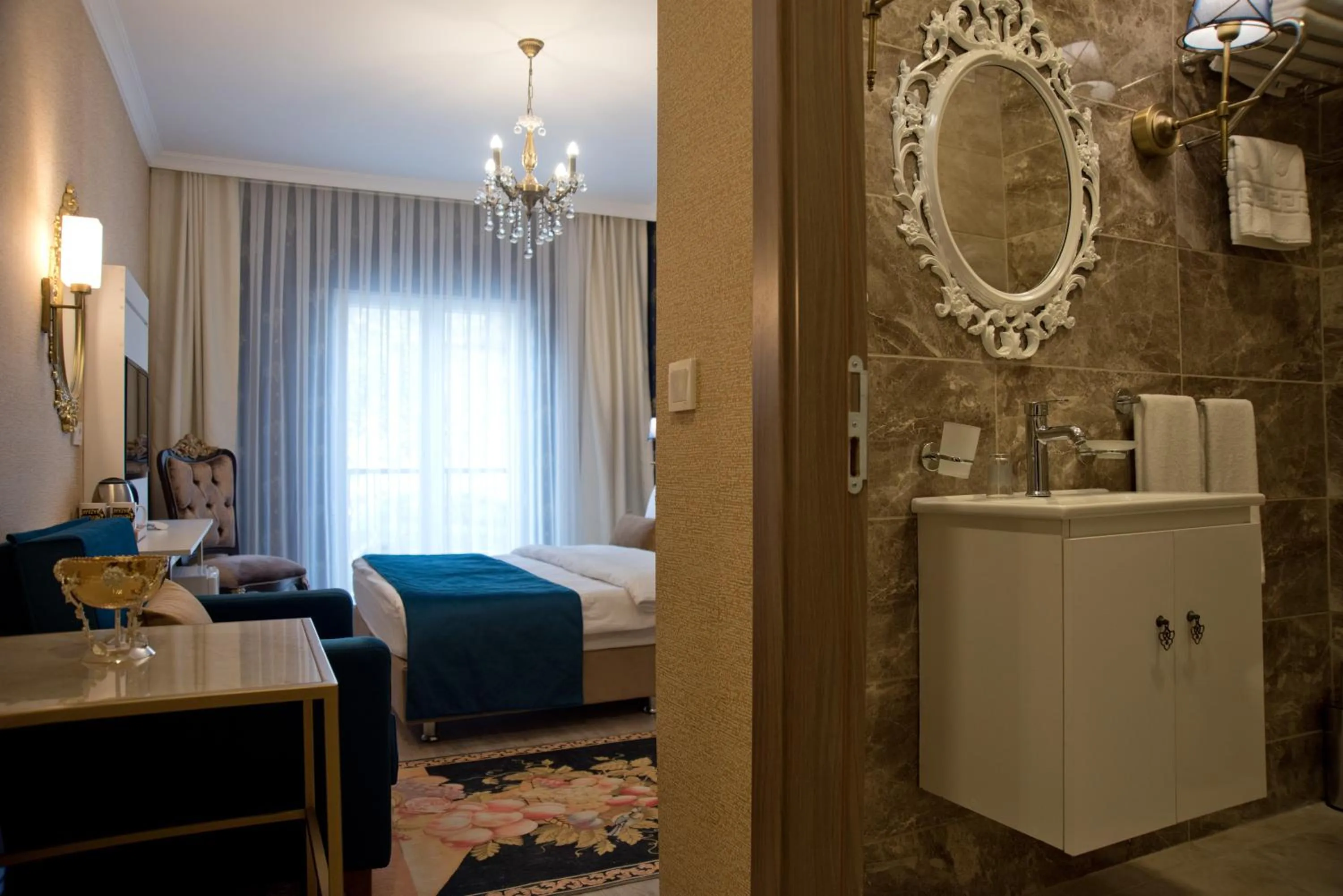 Photo of the whole room in Hotel Mevlana Bazaar