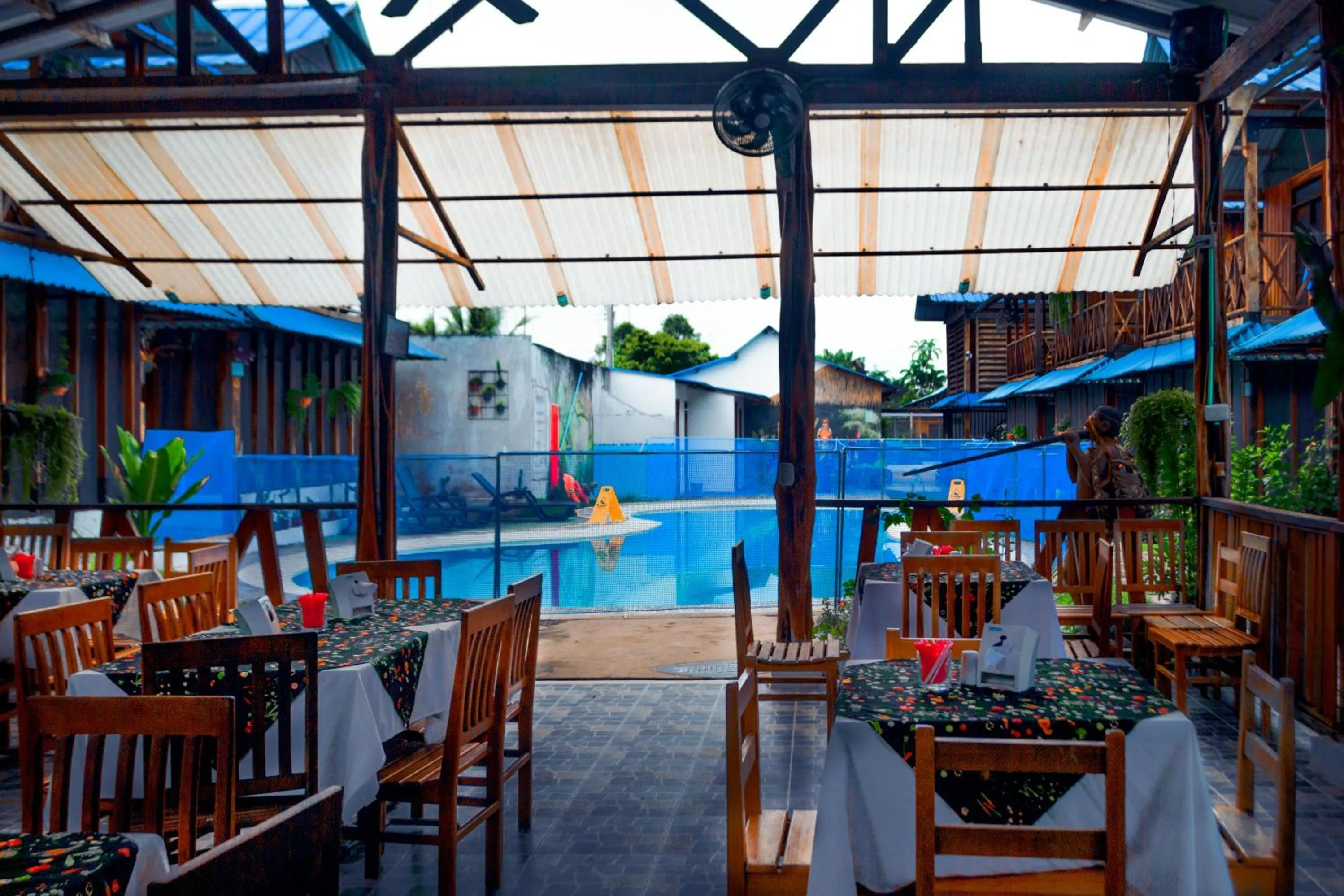 Restaurant/places to eat in Hotel Utüane