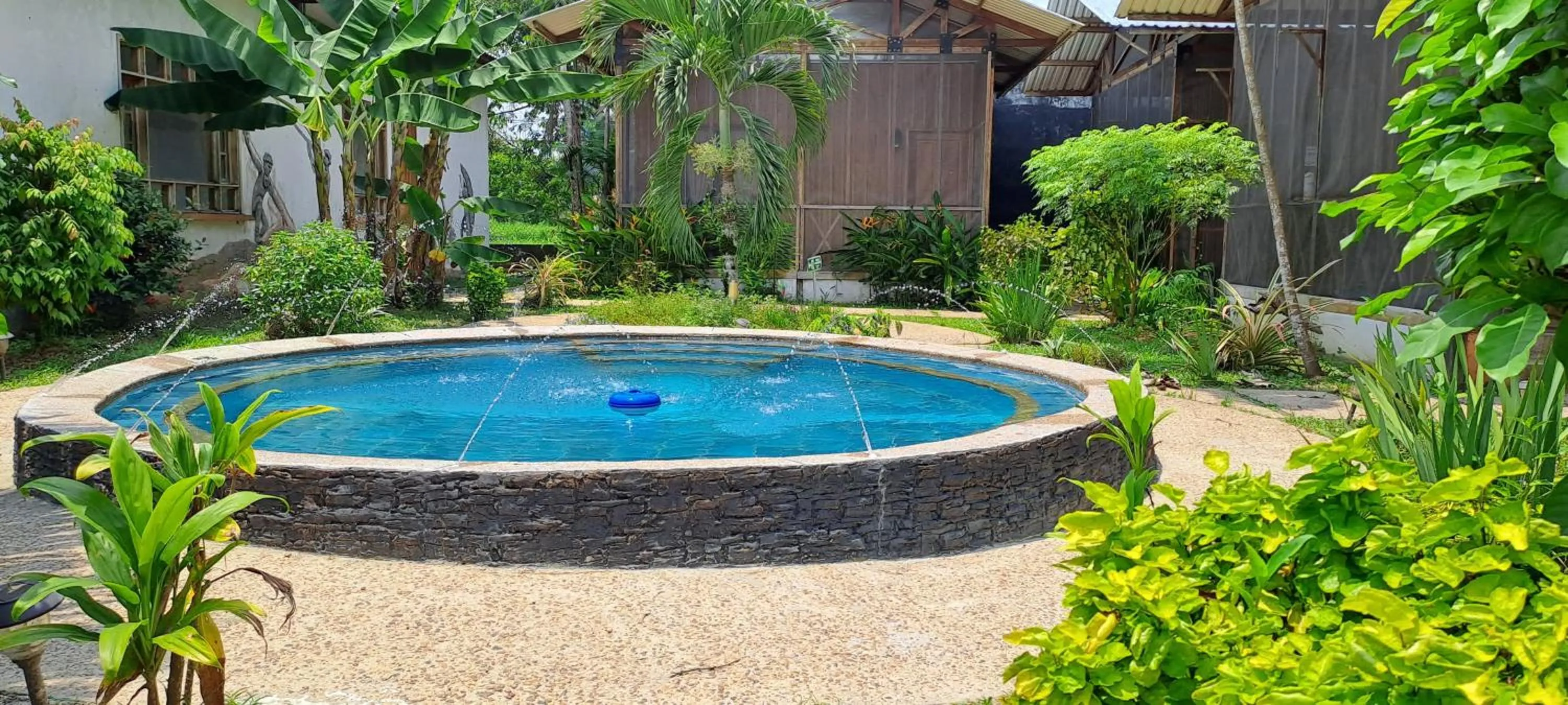 Swimming pool in Hotel Utüane