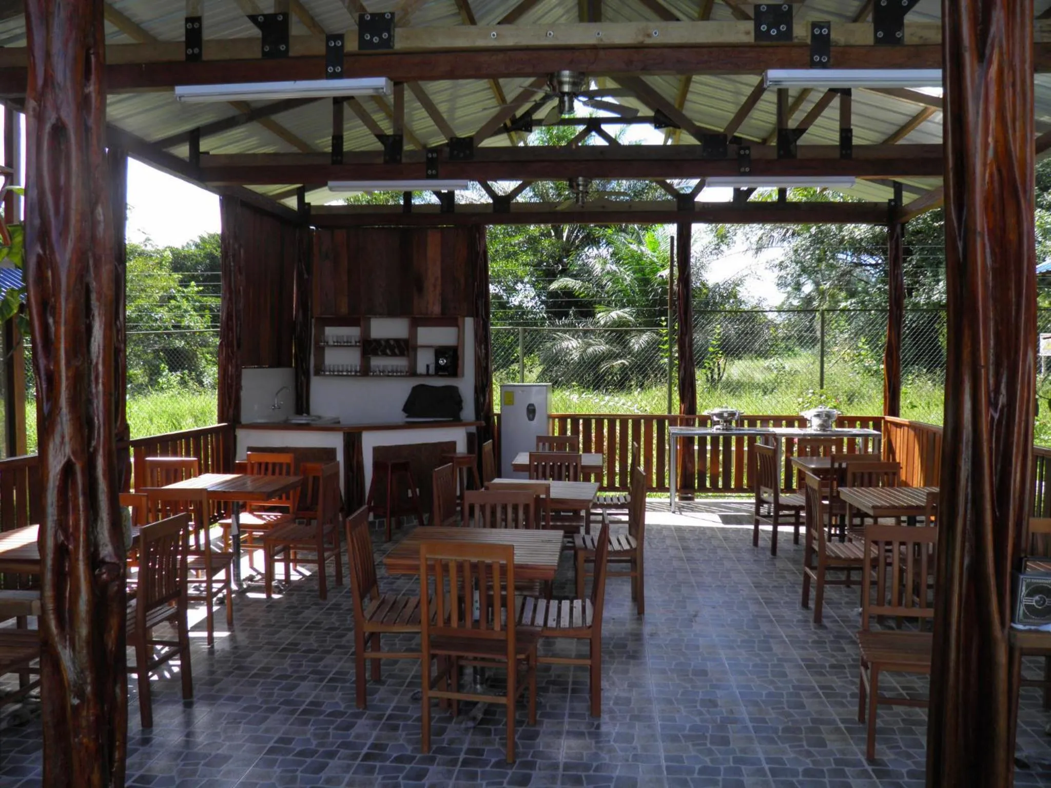 Restaurant/places to eat in Hotel Utüane