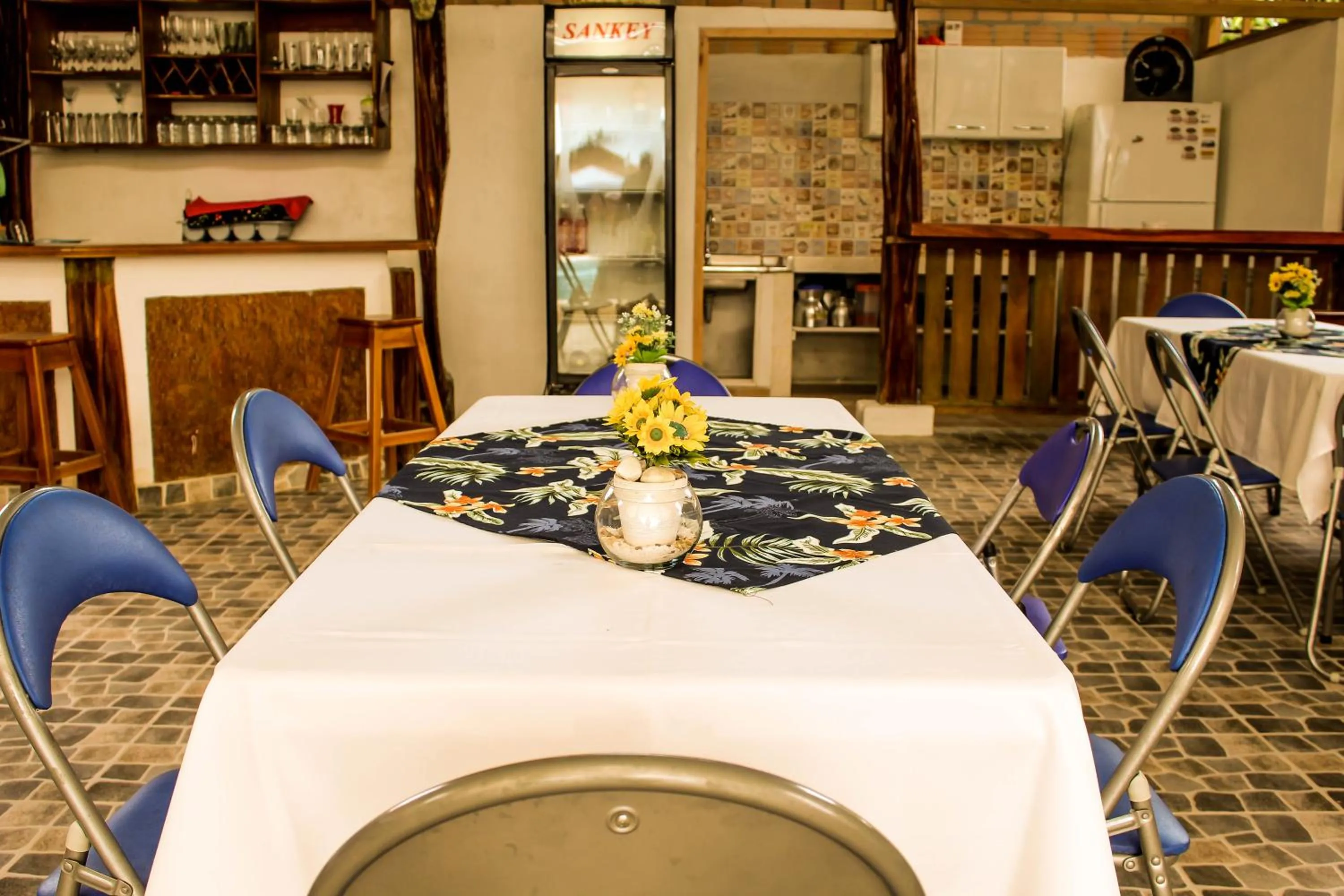 Restaurant/places to eat in Hotel Utüane