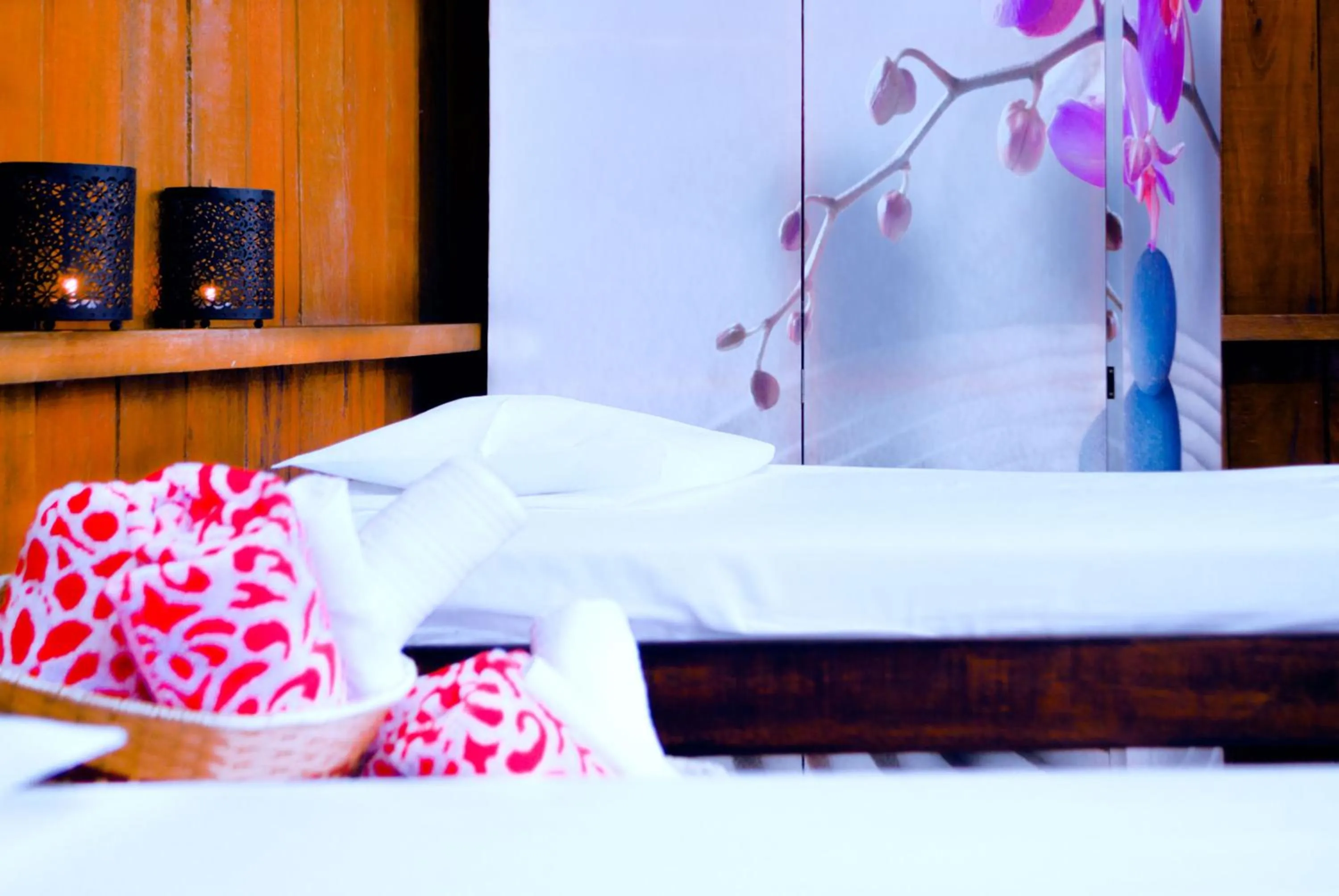 Massage, Bed in Hotel Utüane