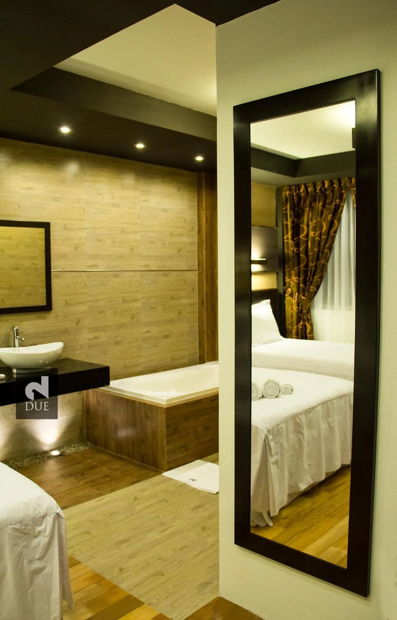 Bathroom, Bed in Due