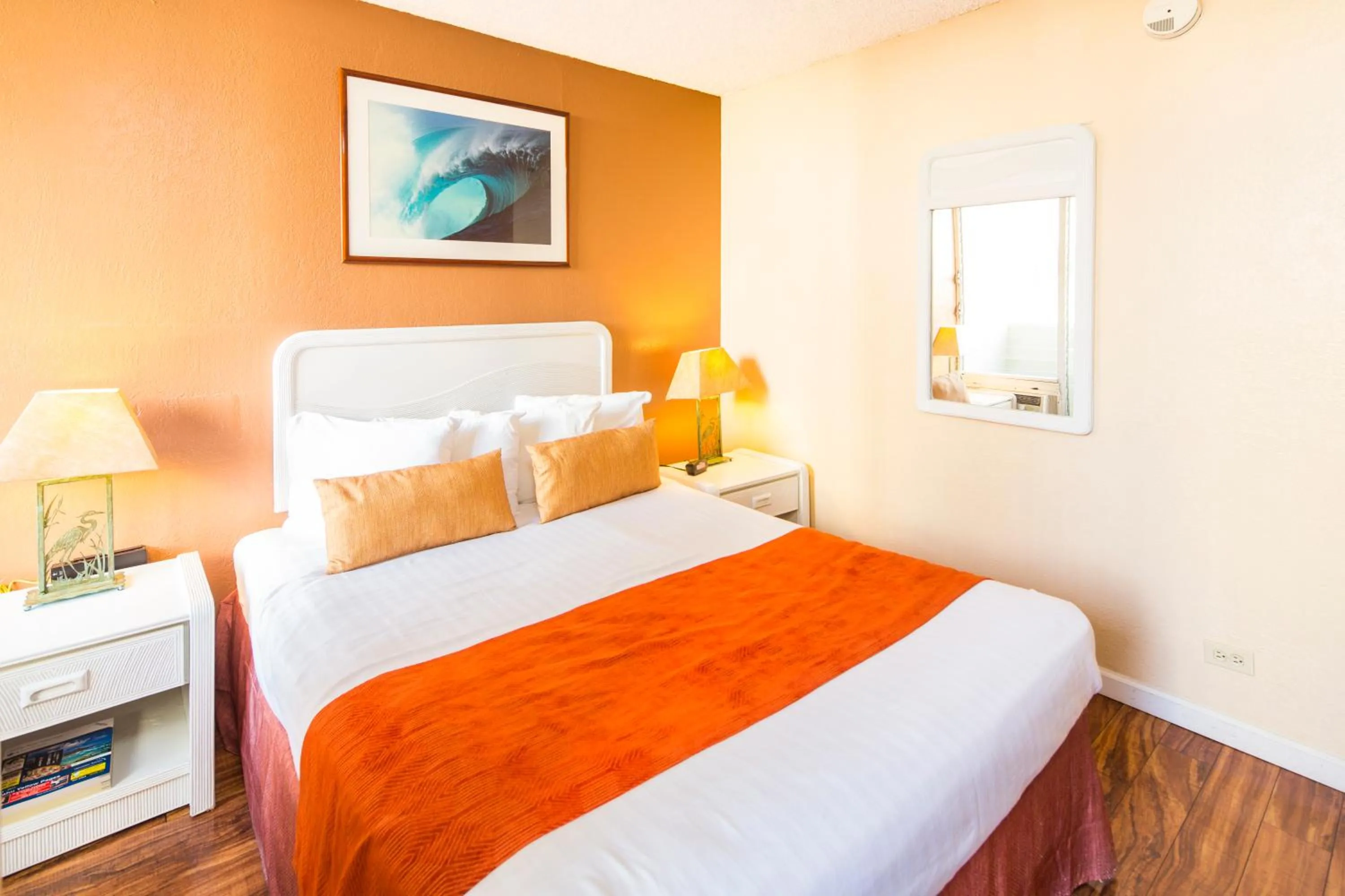 Bedroom, Bed in Castle at Waikīkī Grand