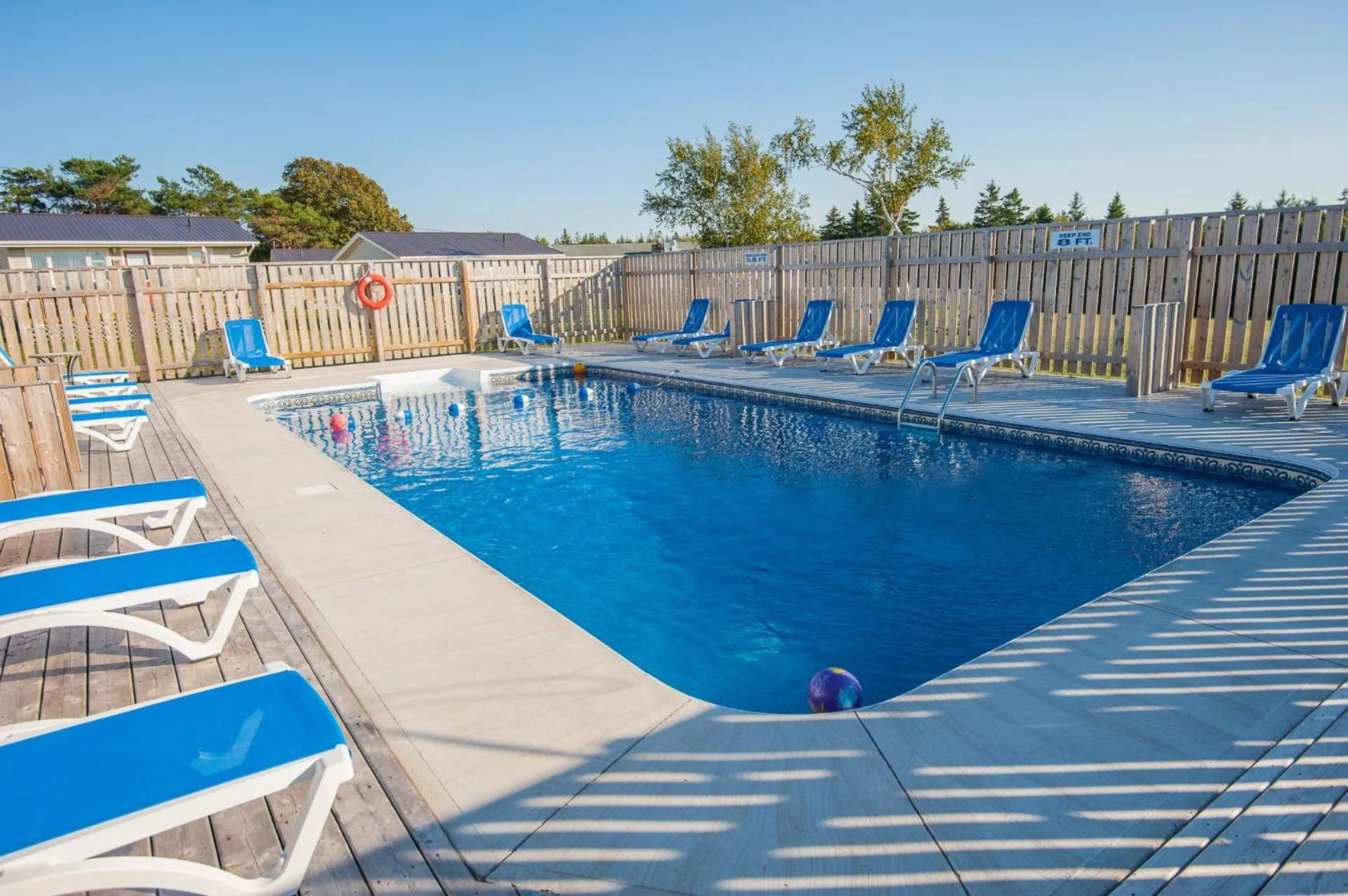 Swimming pool in Cavendish Lodge & Cottages