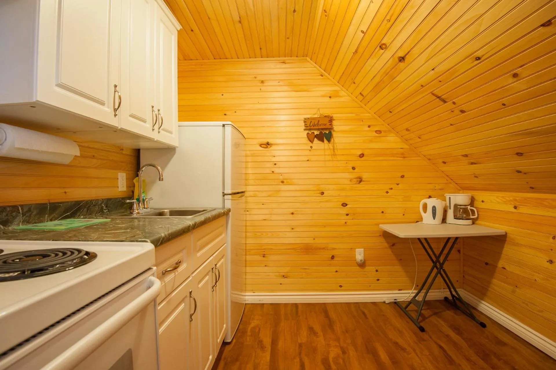 Kitchen or kitchenette in Cavendish Lodge & Cottages