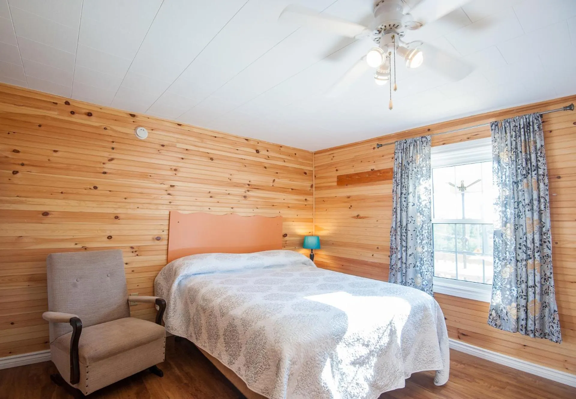 Bedroom, Bed in Cavendish Lodge & Cottages