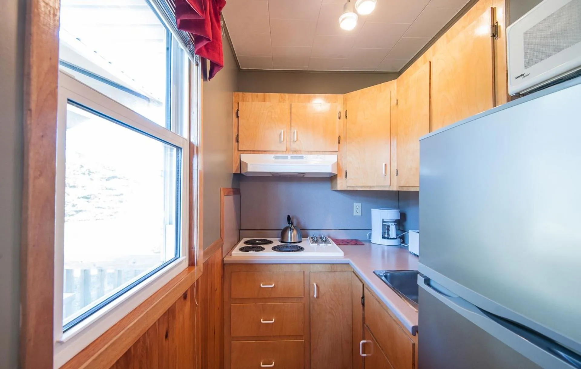 Kitchen or kitchenette in Cavendish Lodge & Cottages
