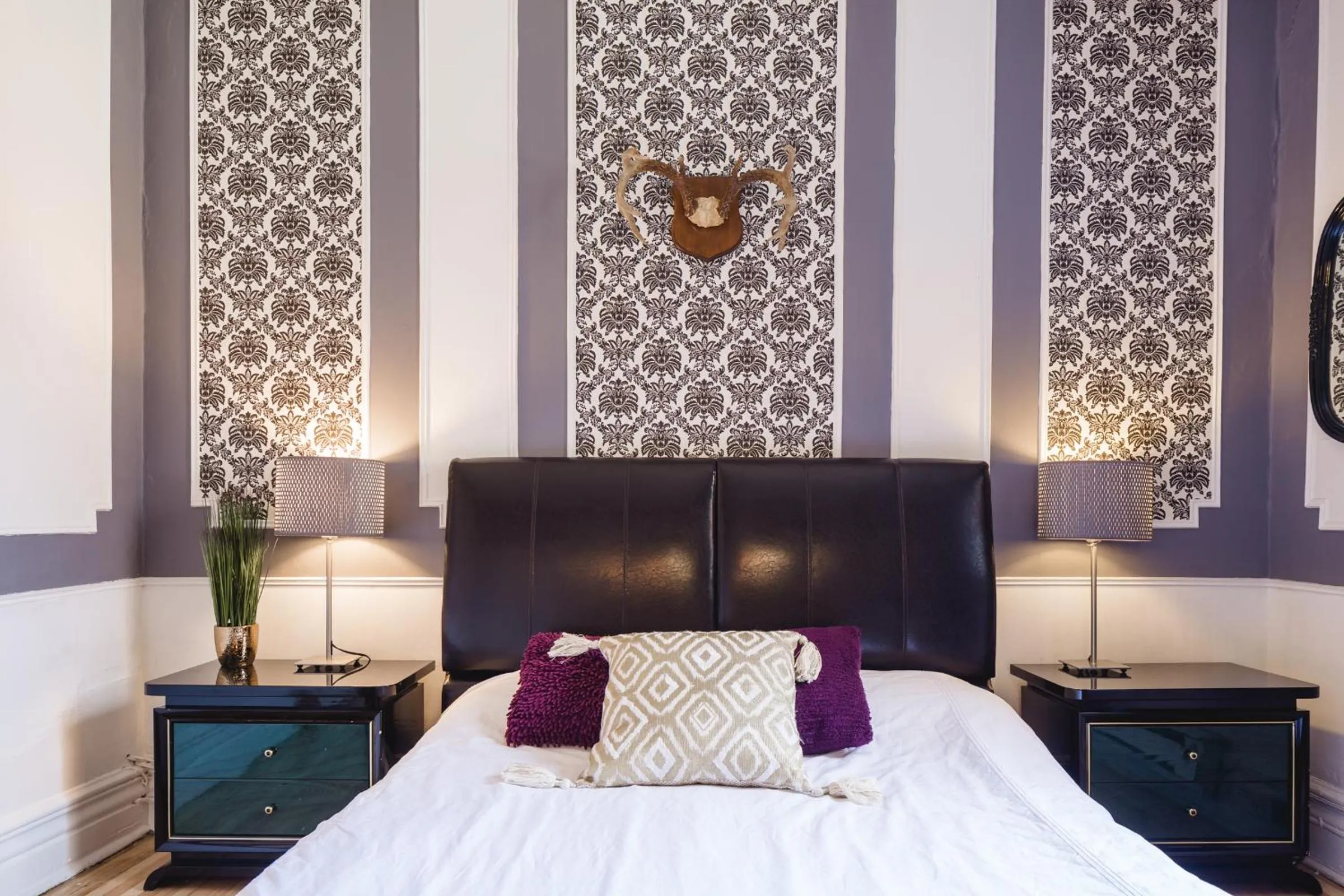 Bed in MtlVacationRentals - Appartements Plateau-Mont-Royal