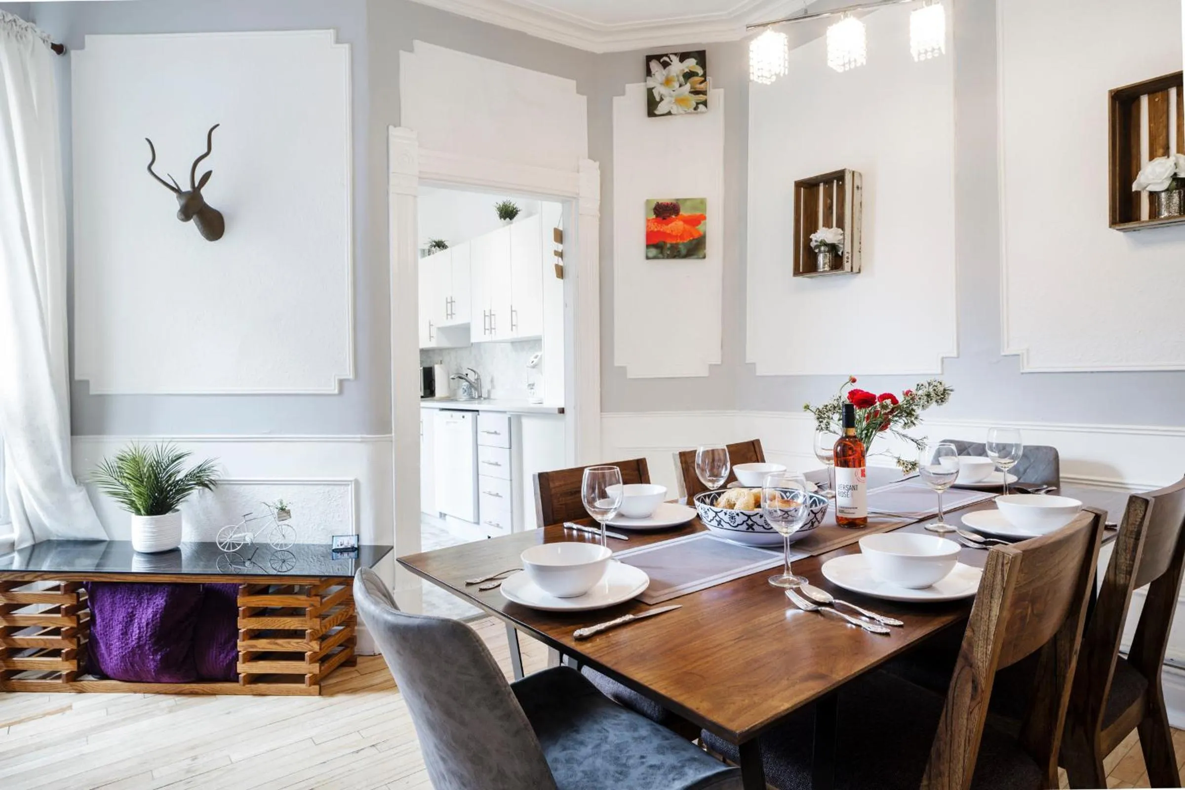 Dining area in MtlVacationRentals - Appartements Plateau-Mont-Royal
