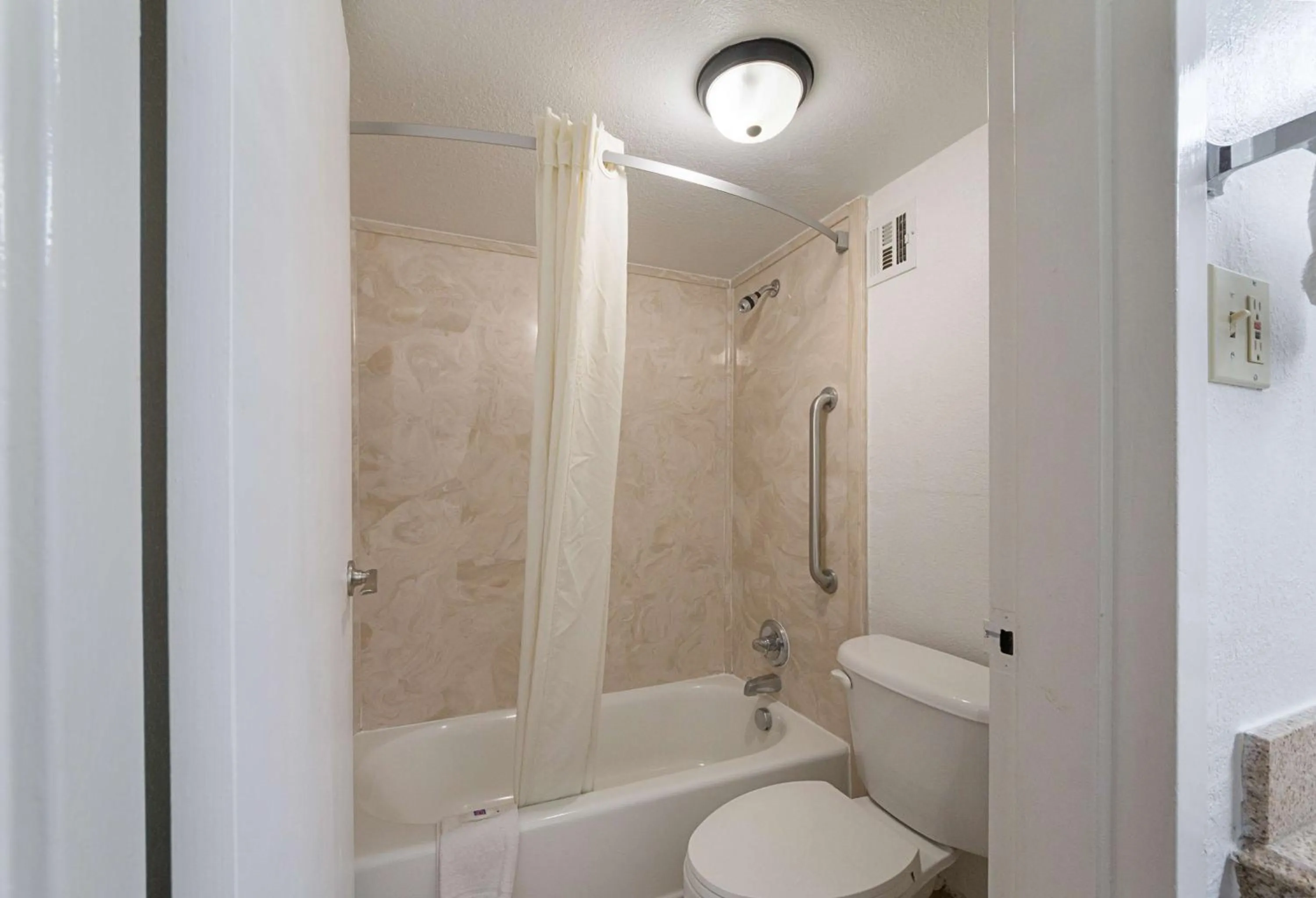 Bathroom in Motel 6 San Antonio TX I10 West