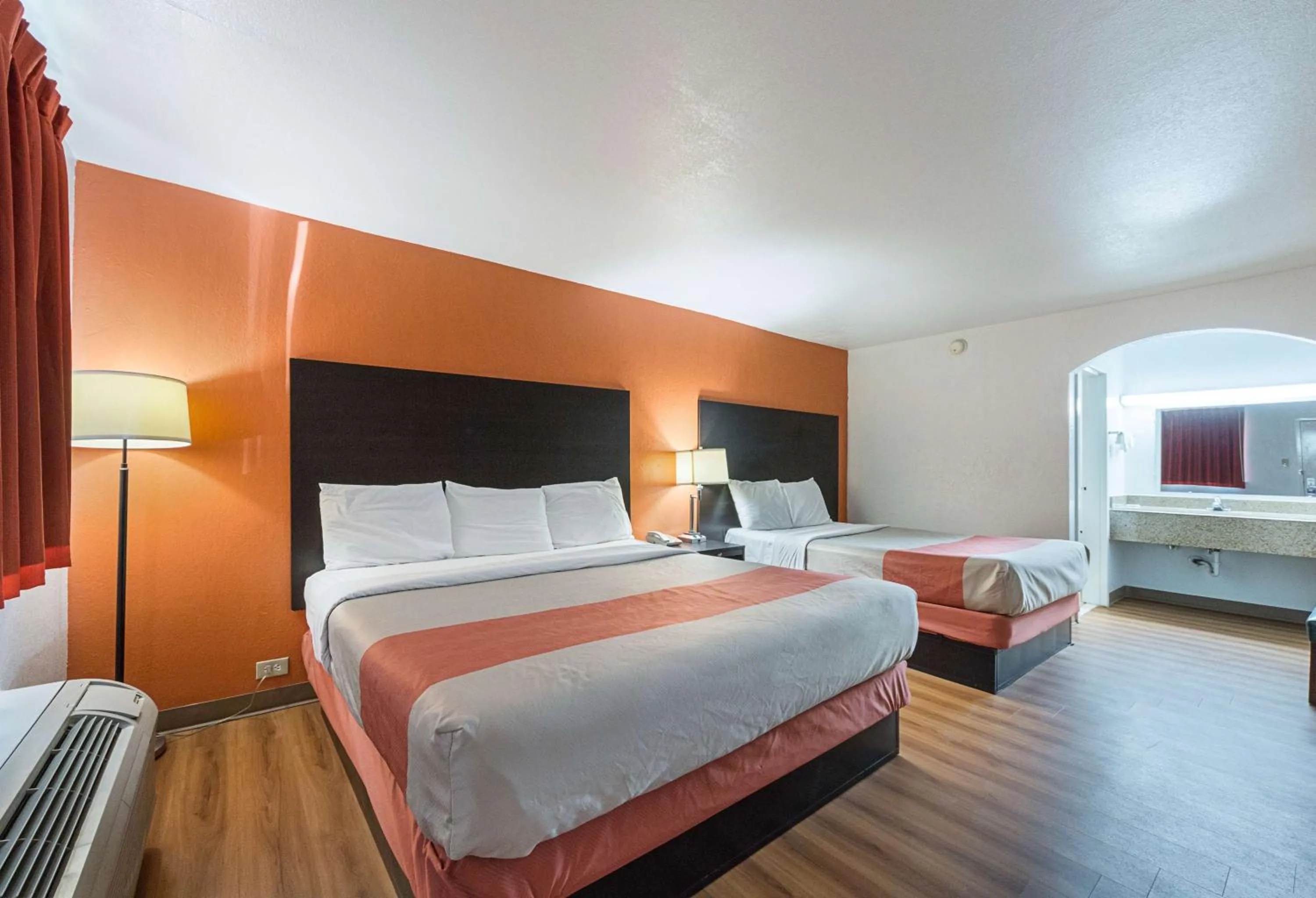 Photo of the whole room, Bed in Motel 6 San Antonio TX I10 West