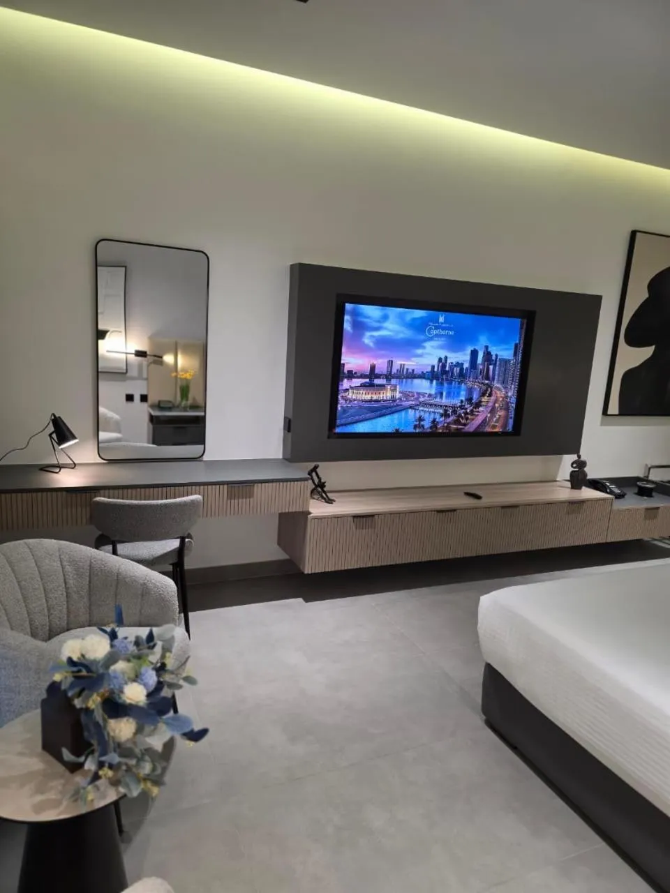 TV and multimedia, Bed in Copthorne Hotel Sharjah