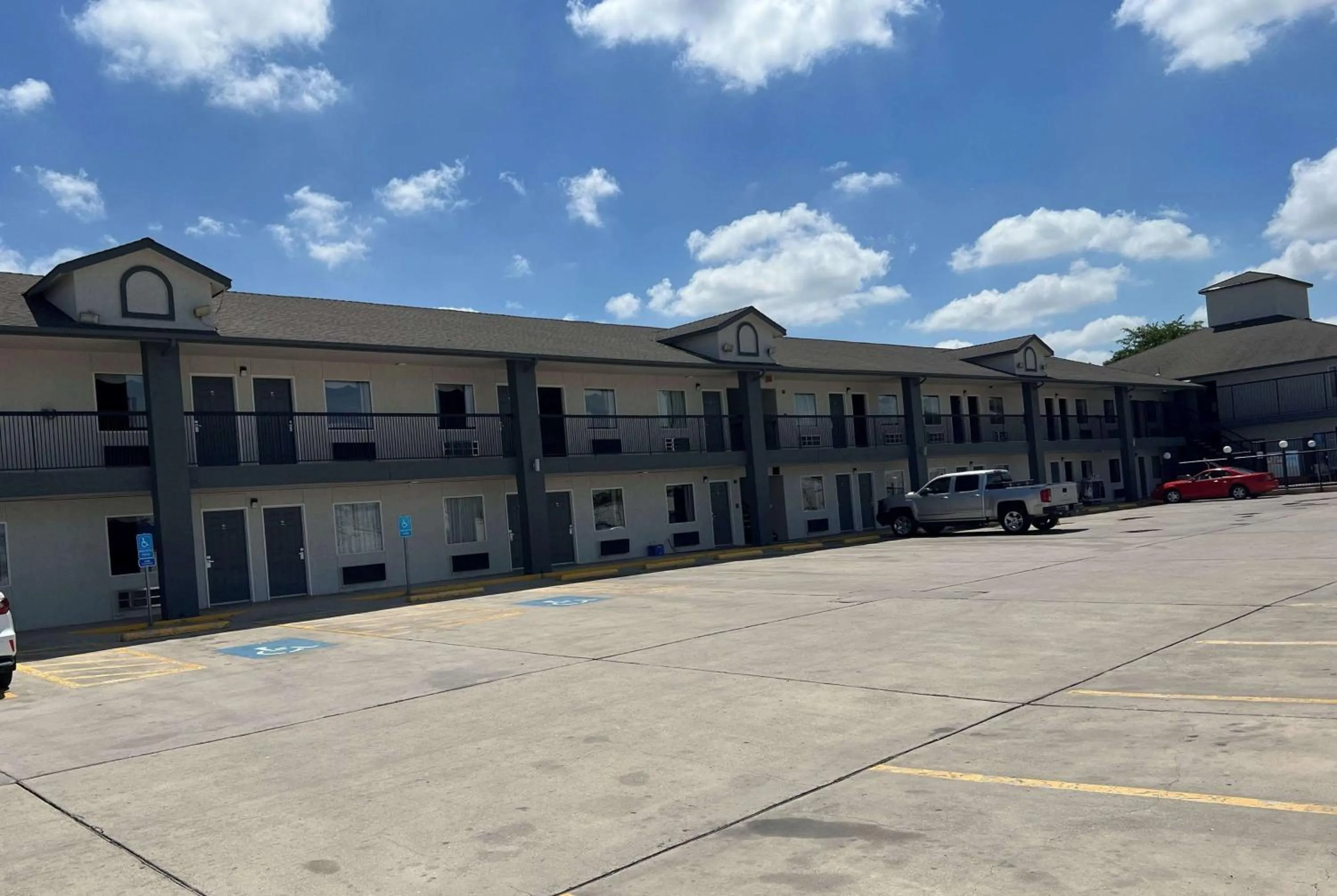 Property building in Days Inn by Wyndham San Antonio Interstate Hwy 35 North