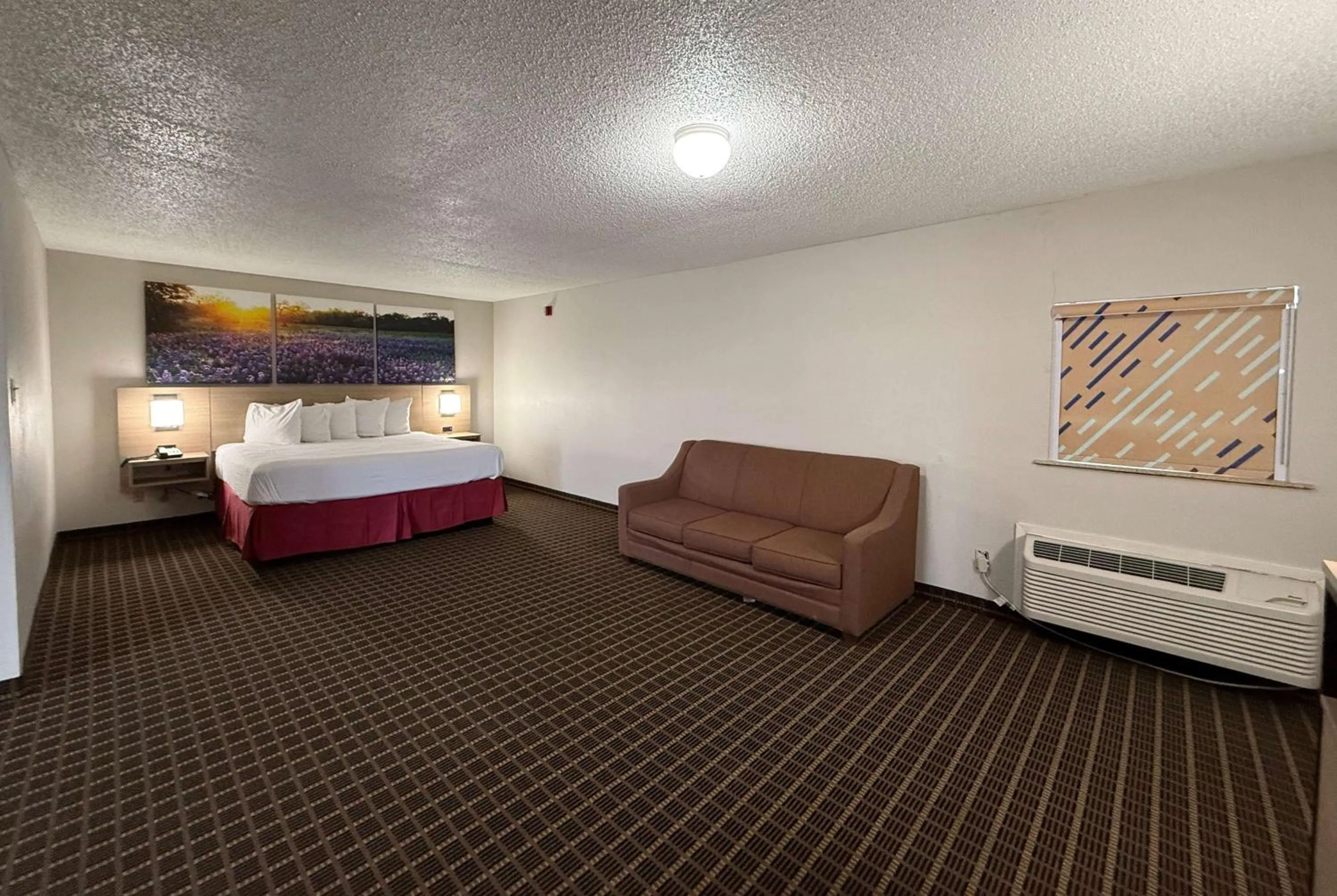 Photo of the whole room, Bed in Days Inn by Wyndham San Antonio Interstate Hwy 35 North