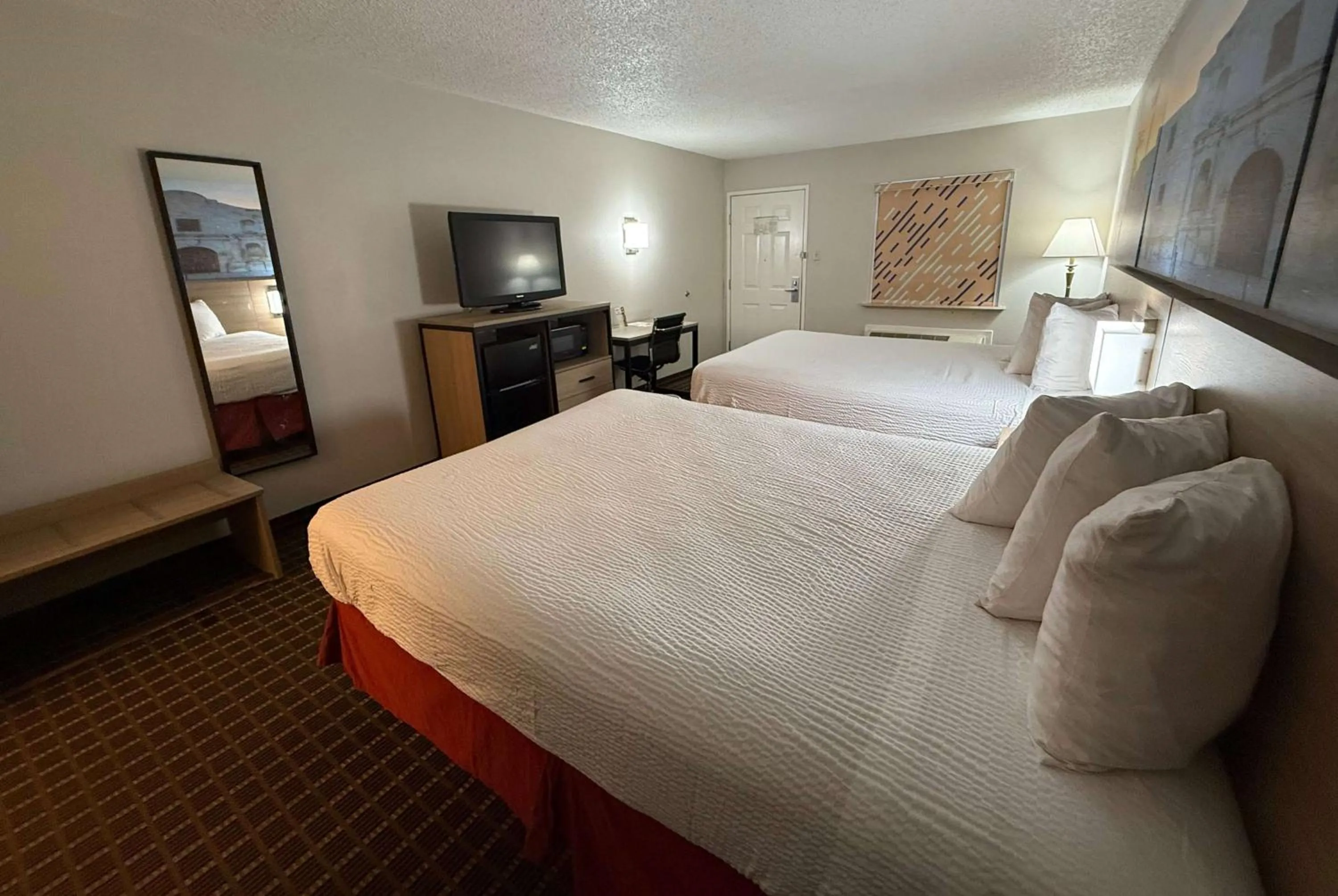 Photo of the whole room, Bed in Days Inn by Wyndham San Antonio Interstate Hwy 35 North