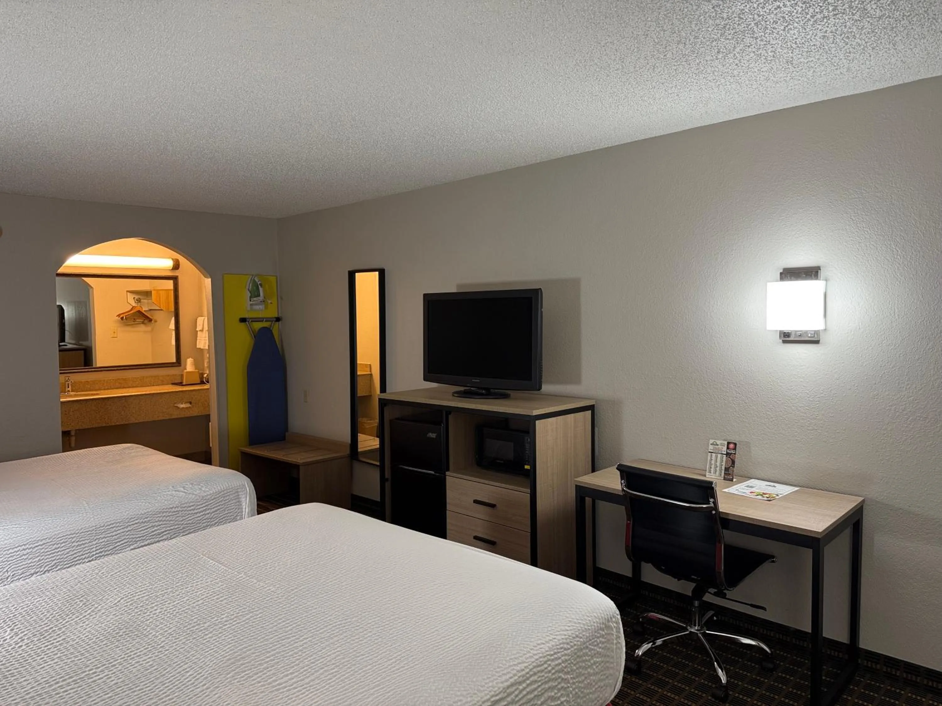 TV and multimedia, Bed in Days Inn by Wyndham San Antonio Interstate Hwy 35 North