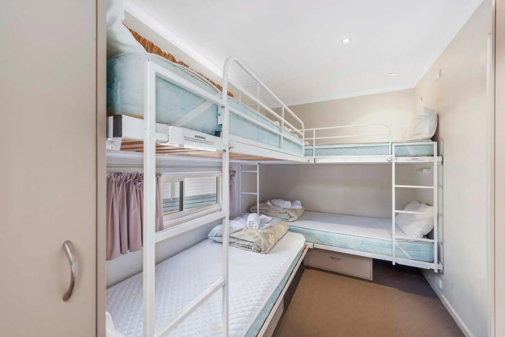 Bed in Lake Hume Holiday Park