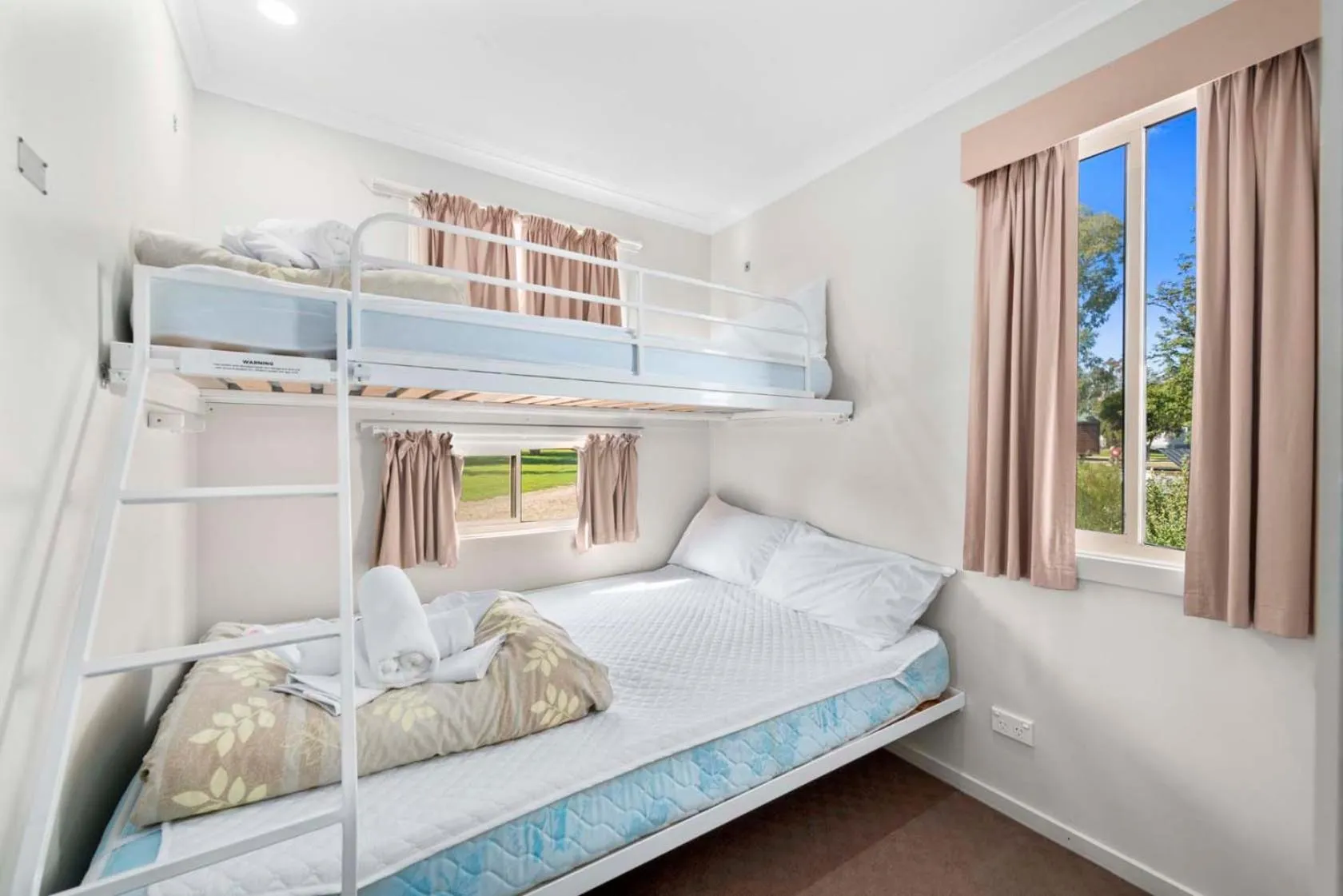 Bed in Lake Hume Holiday Park