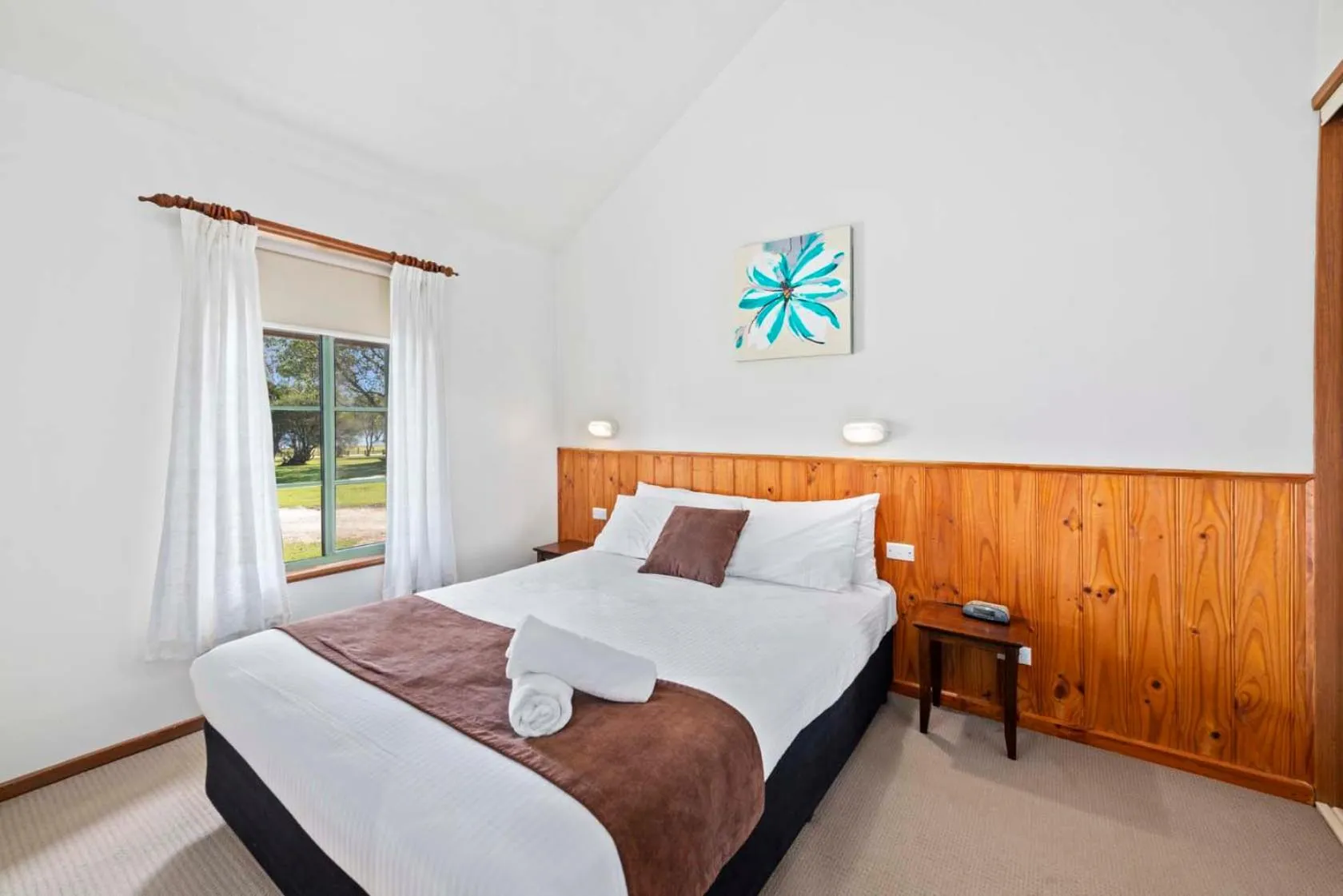 Bed in Lake Hume Holiday Park