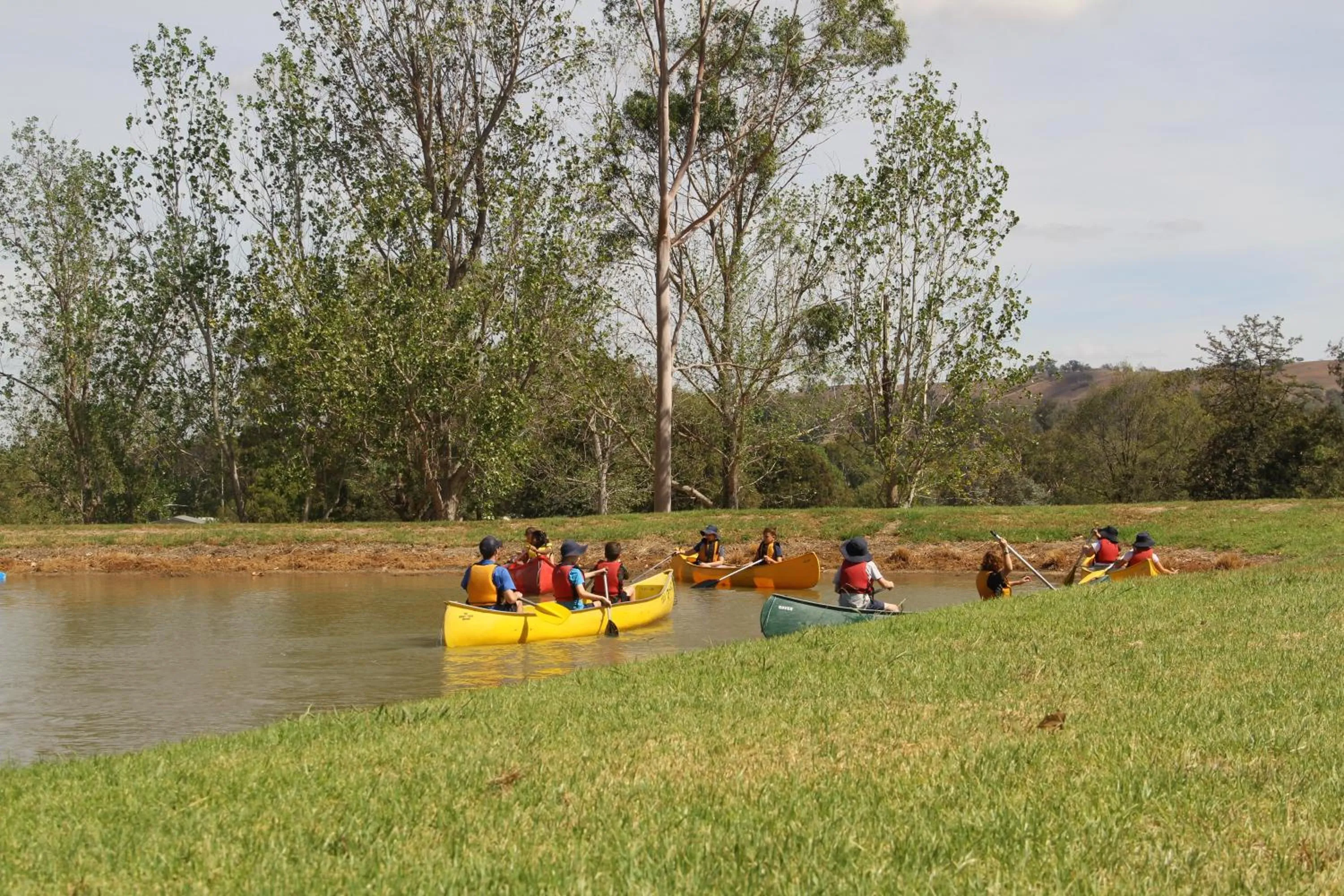 Canoeing in Lake Hume Holiday Park