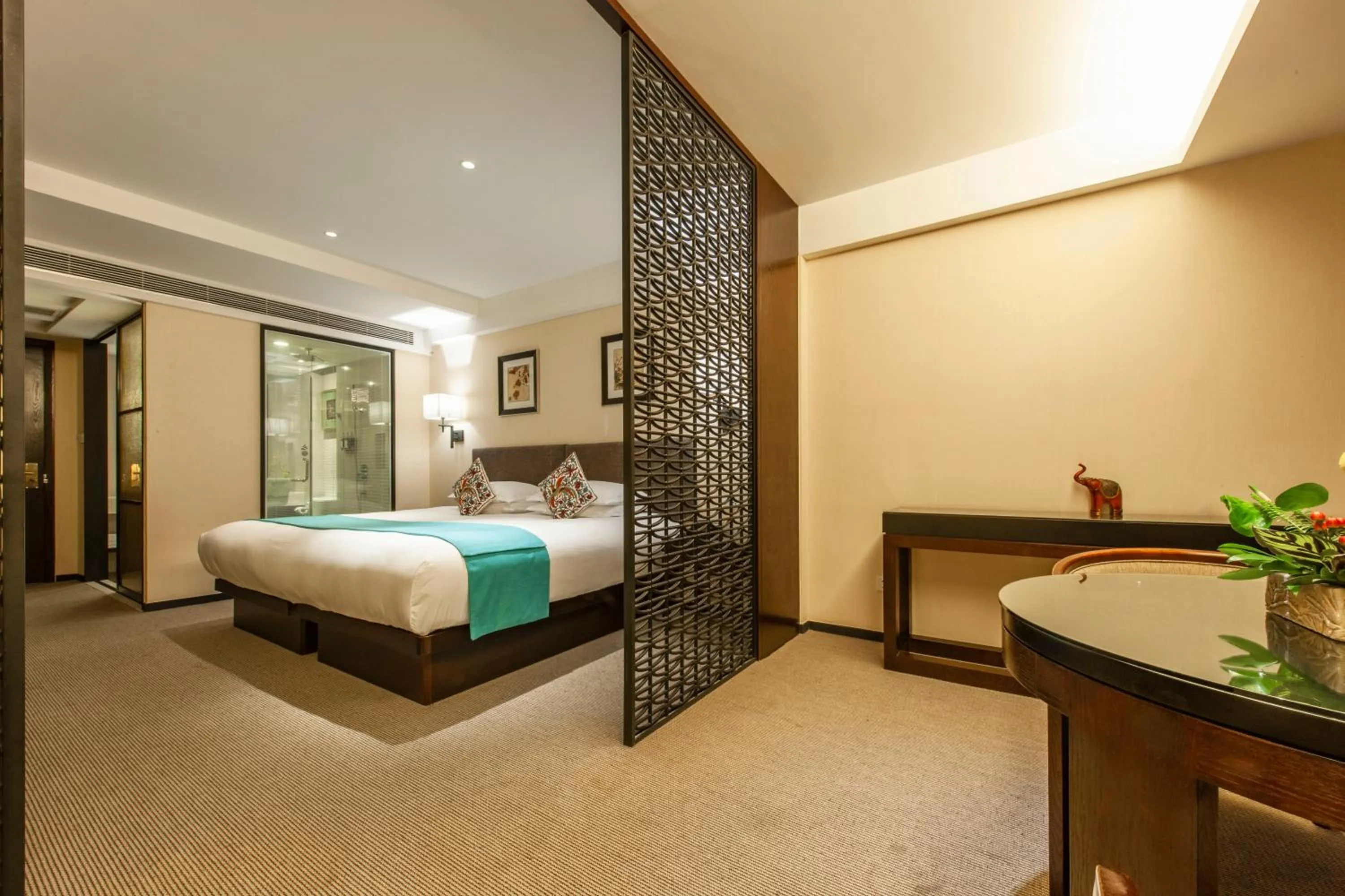 Photo of the whole room, Bed in SSAW Boutique Hotel Hefei Intime Centre