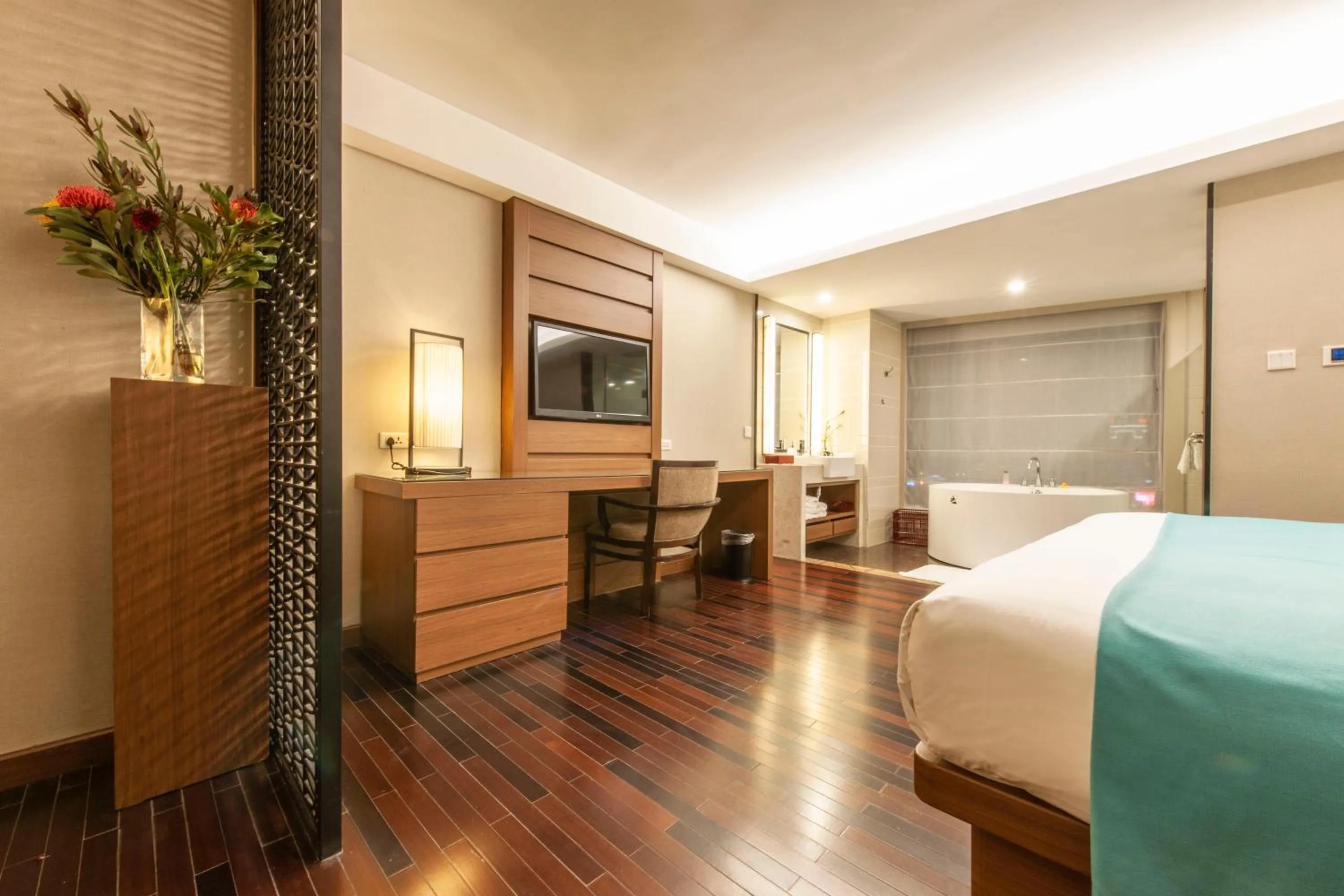 Photo of the whole room, Bed in SSAW Boutique Hotel Hefei Intime Centre