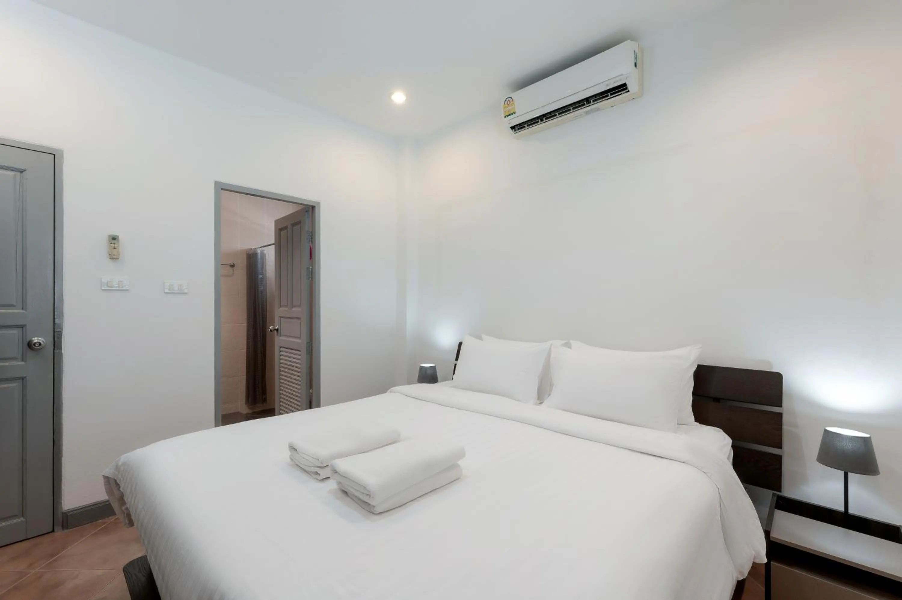 Bedroom, Bed in Orchid Paradise Homes 25