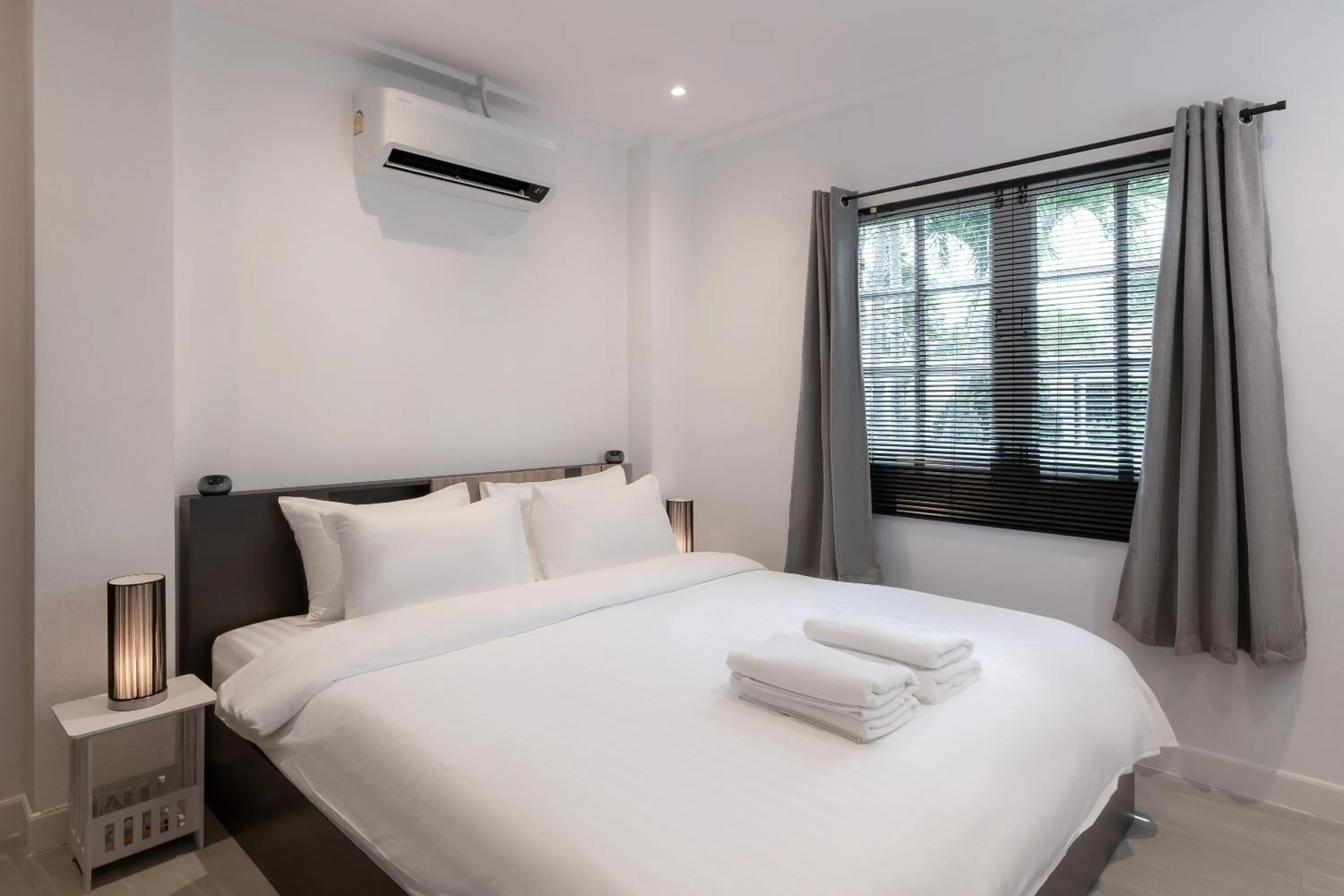 Bedroom, Bed in Orchid Paradise Homes 25