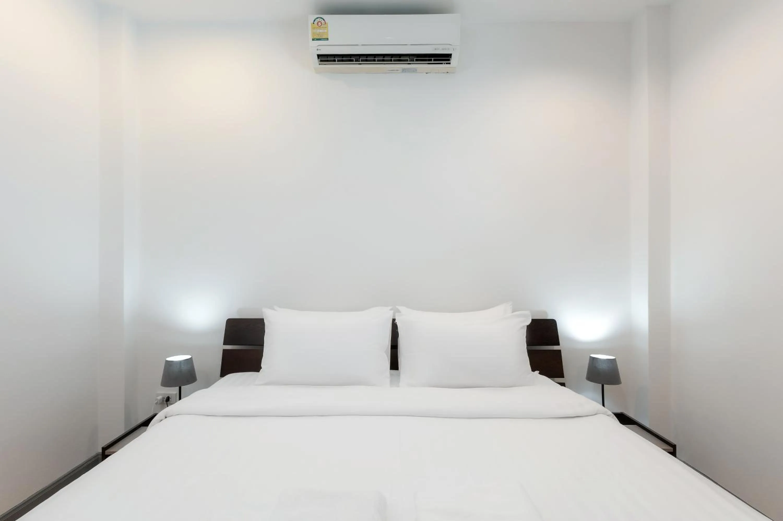 Bedroom, Bed in Orchid Paradise Homes 25