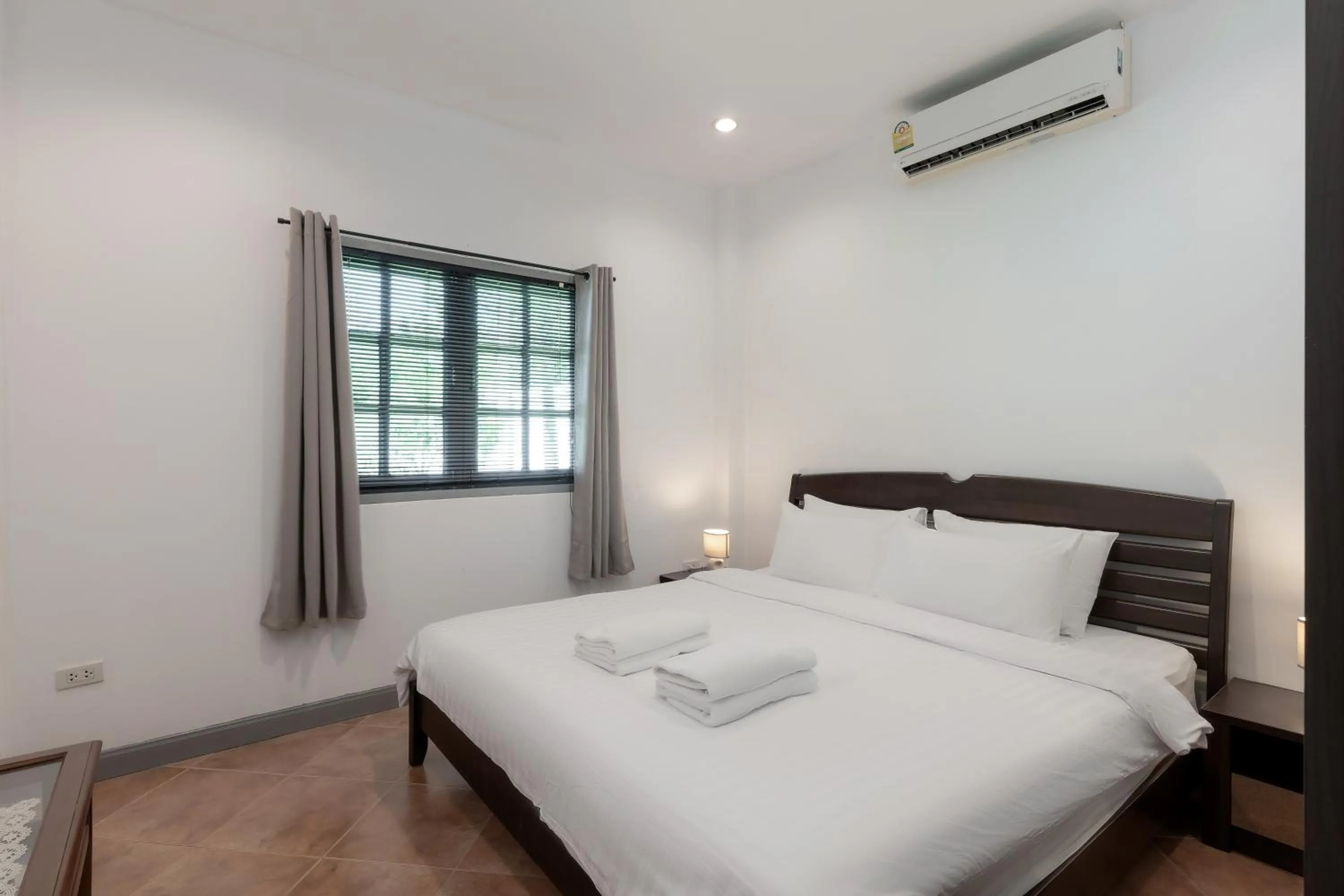 Bedroom, Bed in Orchid Paradise Homes 25