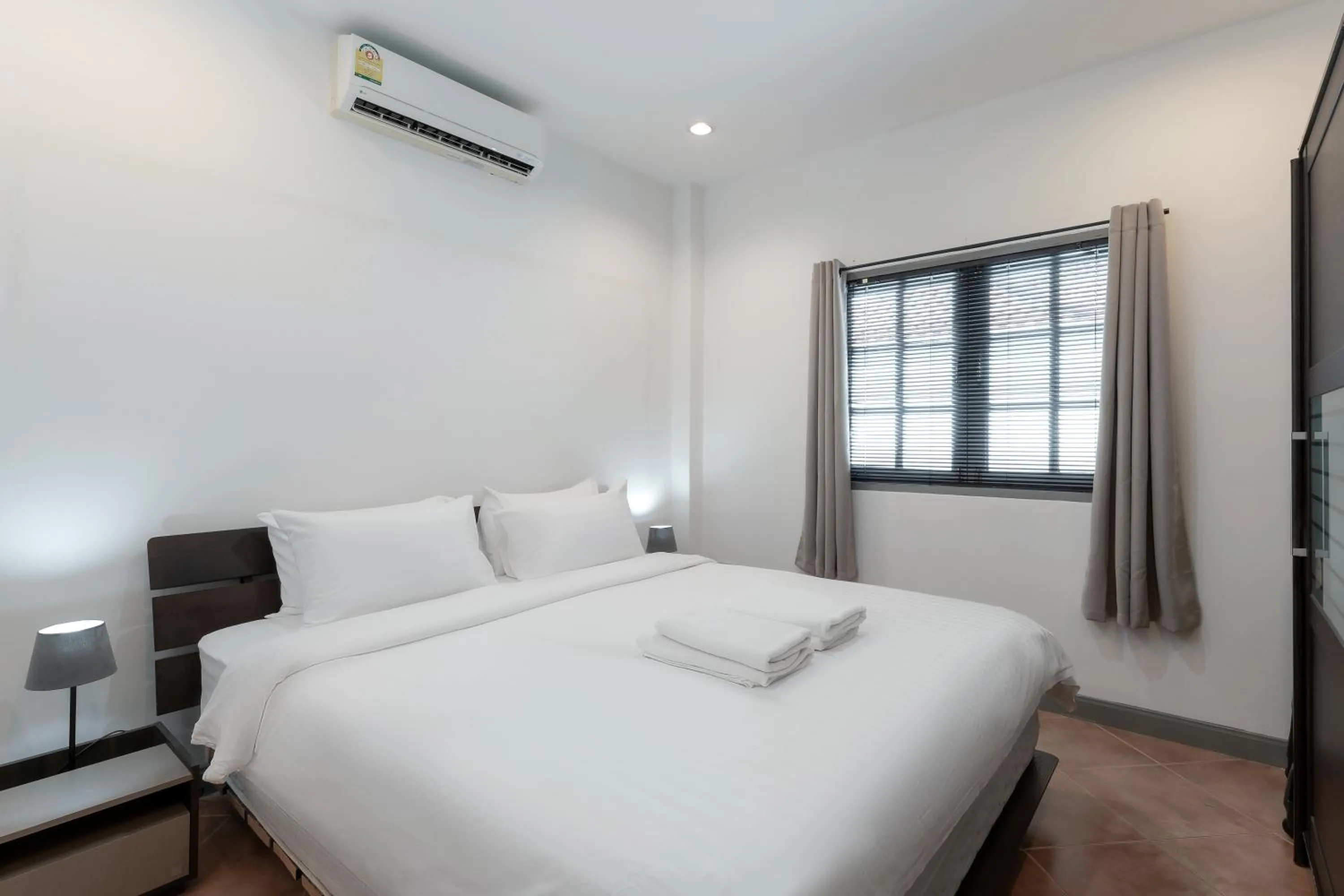 Bedroom, Bed in Orchid Paradise Homes 25