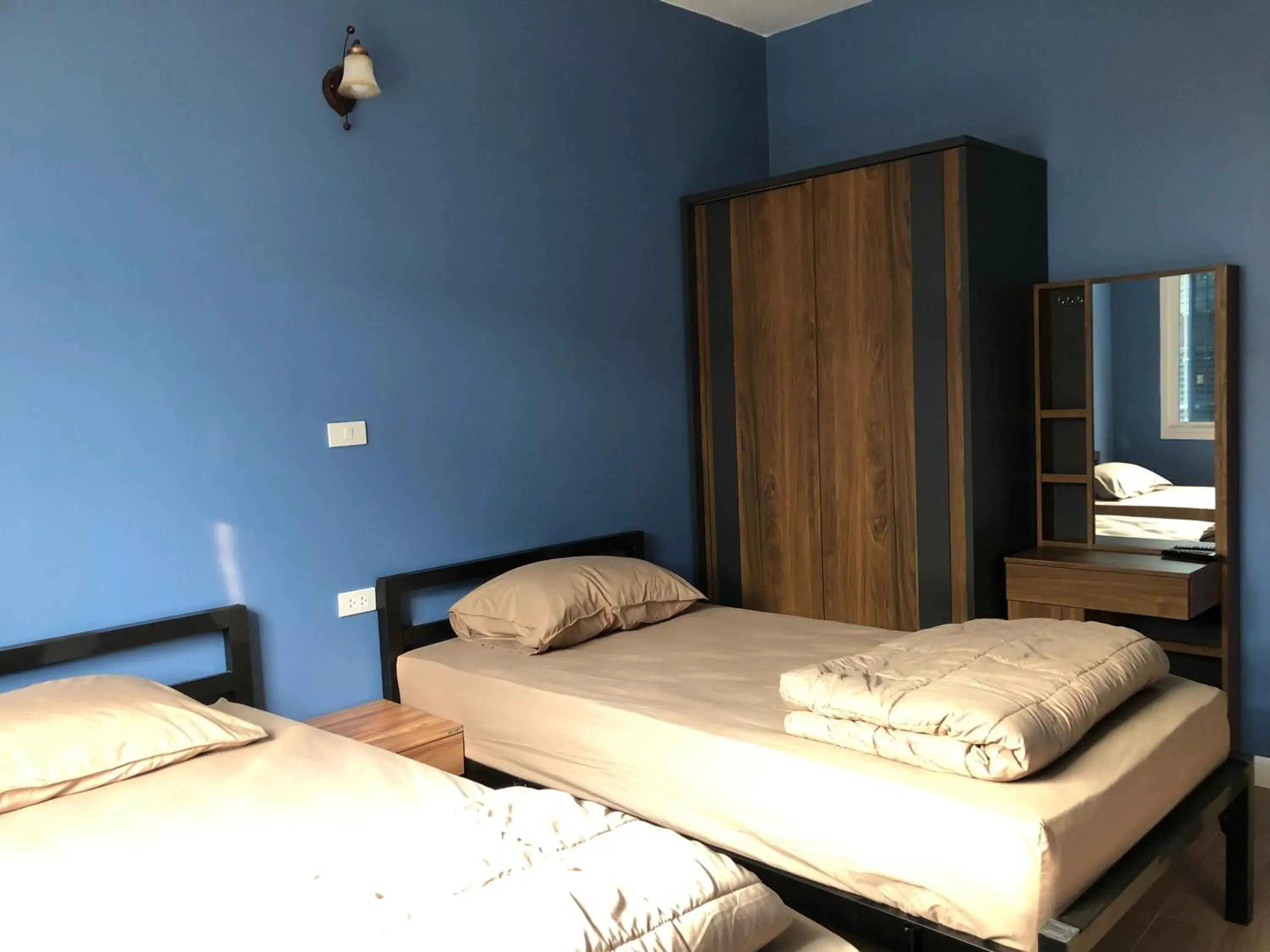 Deluxe Twin Room with Share Bathroom in Mangkon Hostel Deluxe Twin Room with Share Bathroom in Mangkon Hostel