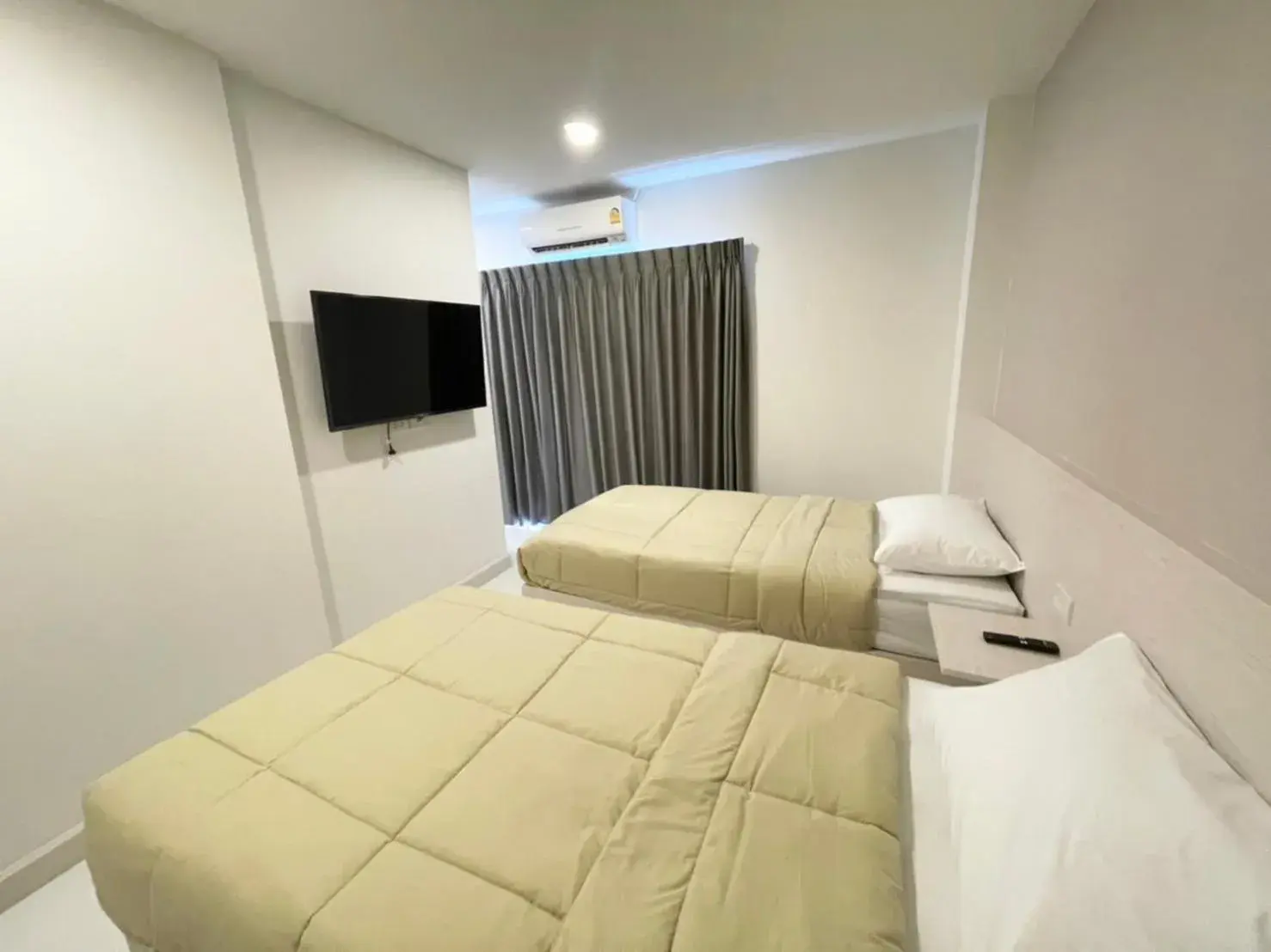 Deluxe Twin Room with Balcony in Mangkon Hostel Deluxe Twin Room with Balcony in Mangkon Hostel