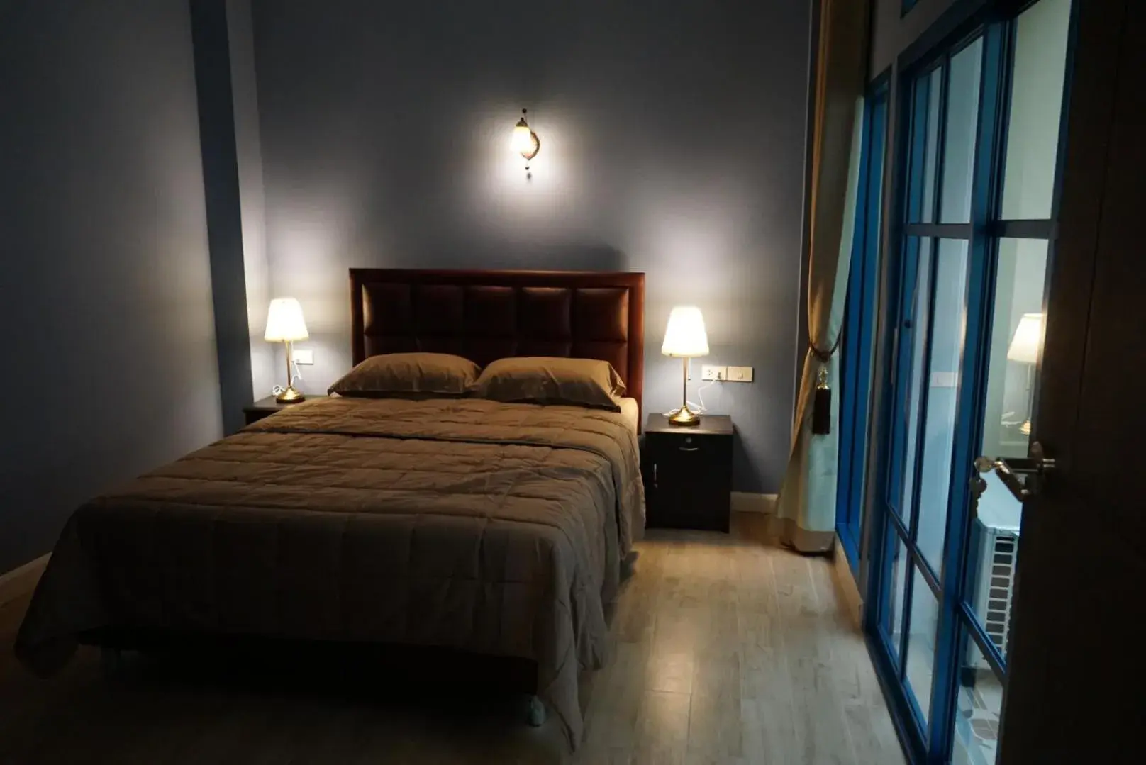 Double Room with Shared Bathroom in Mangkon Hostel Double Room with Shared Bathroom in Mangkon Hostel